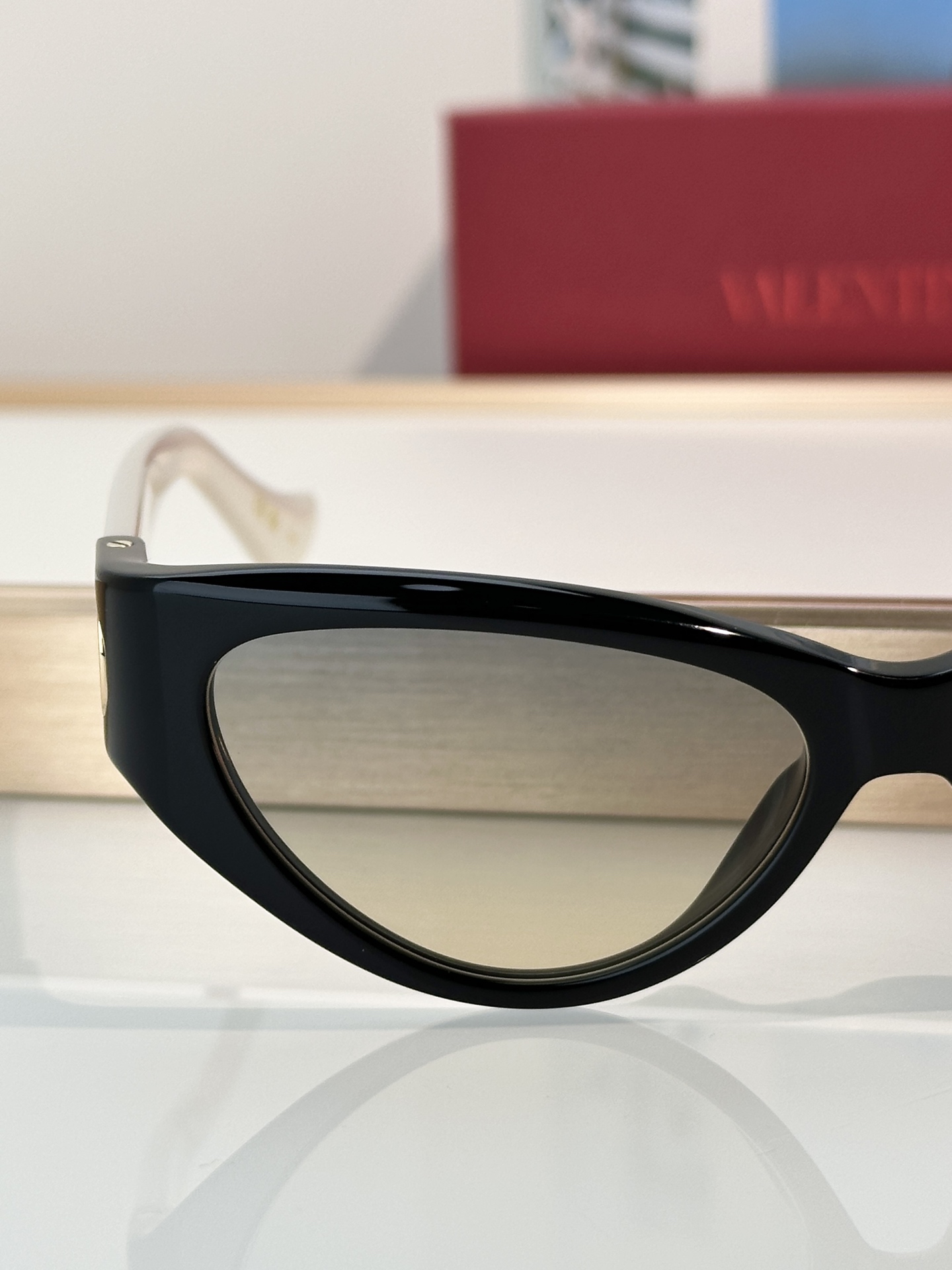 Designer Sunglasses VG0014SA