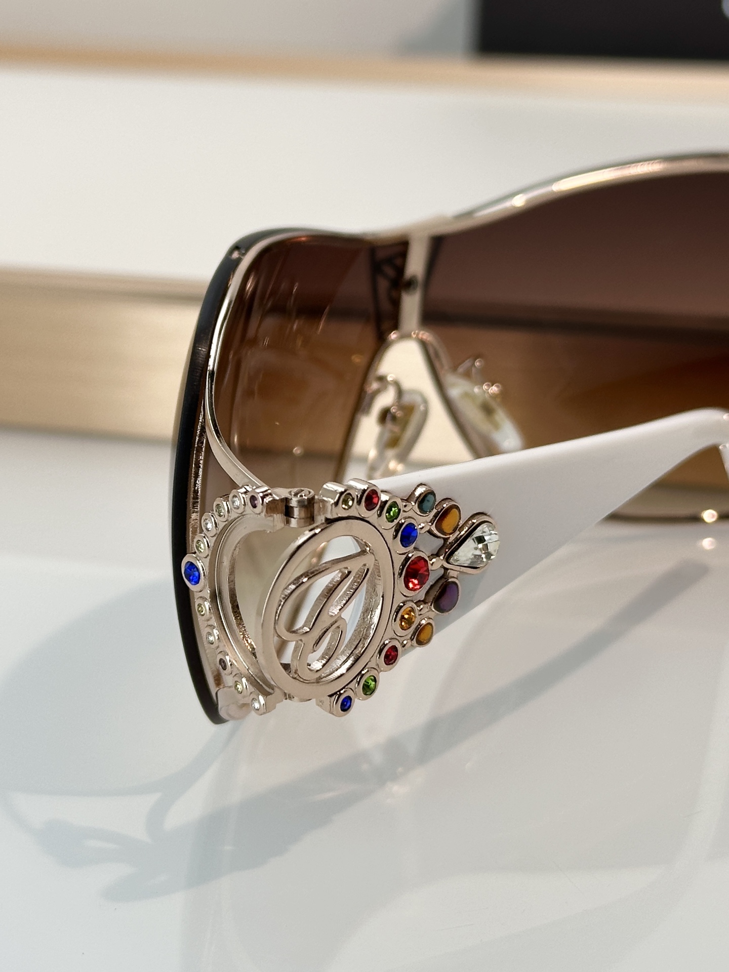 Designer Sunglasses SCH863S