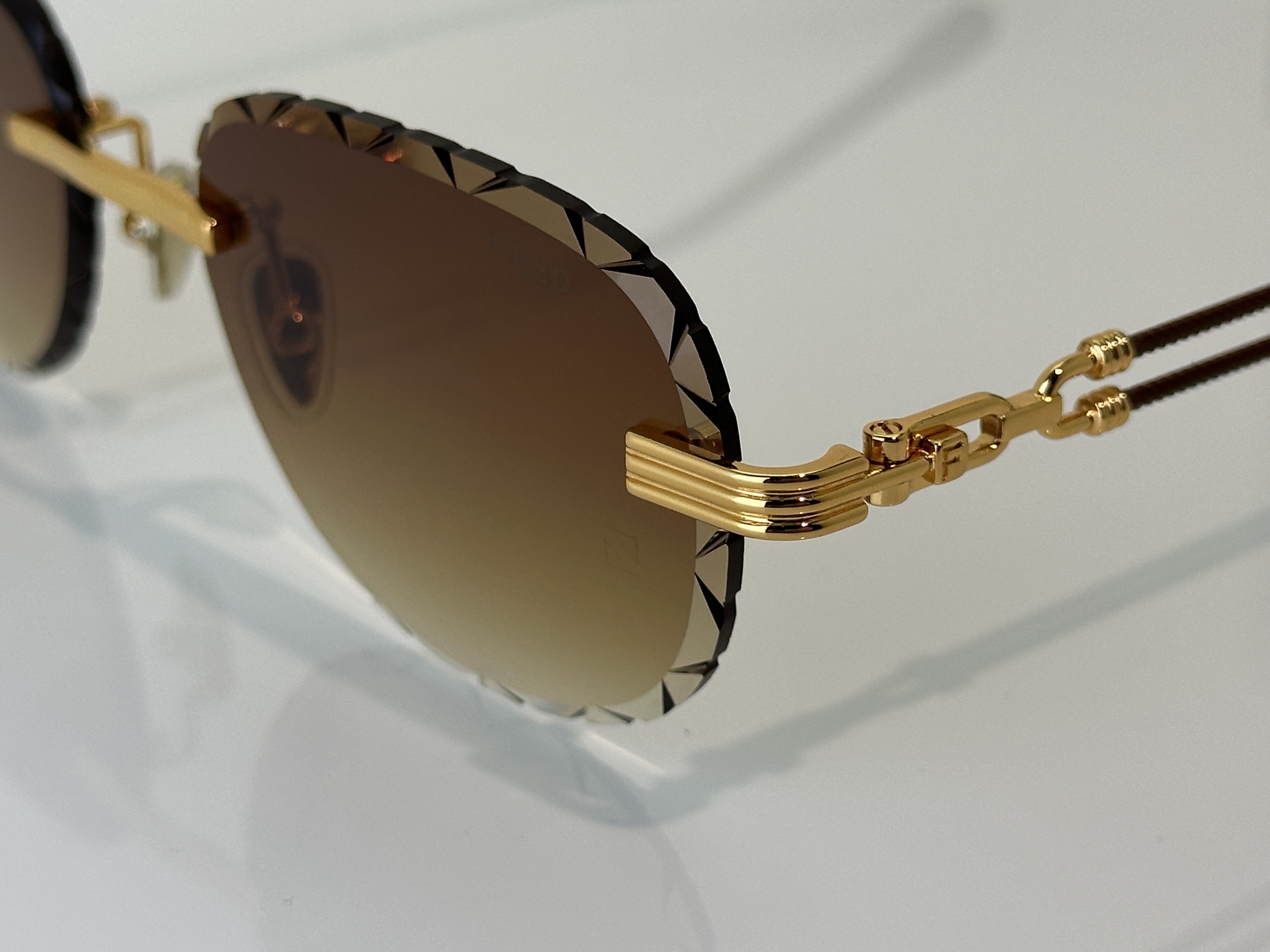 Designer Sunglasses FG57410U