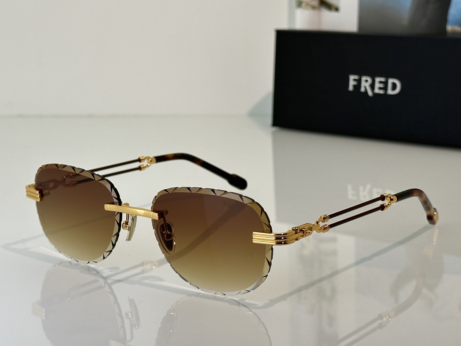 Designer Sunglasses FG57410U