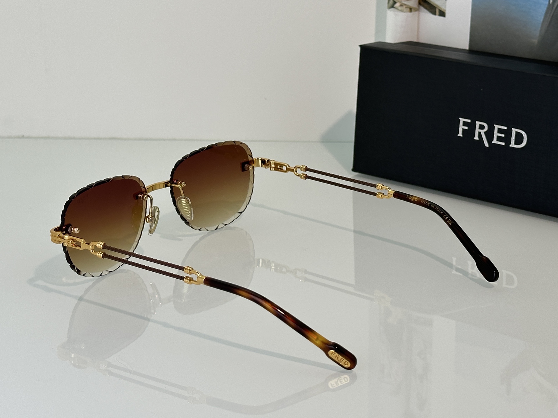 Designer Sunglasses FG57410U