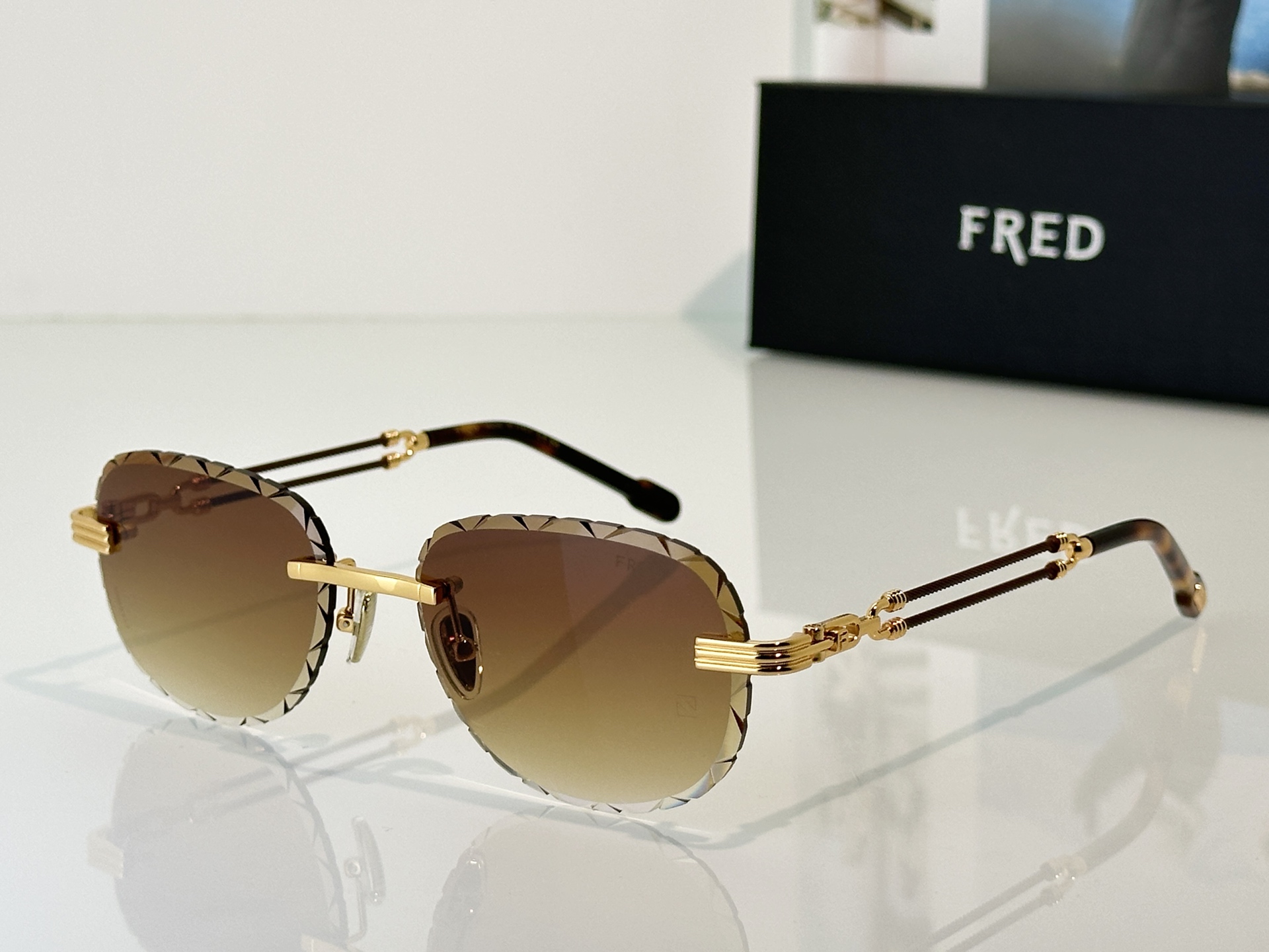 Designer Sunglasses FG57410U
