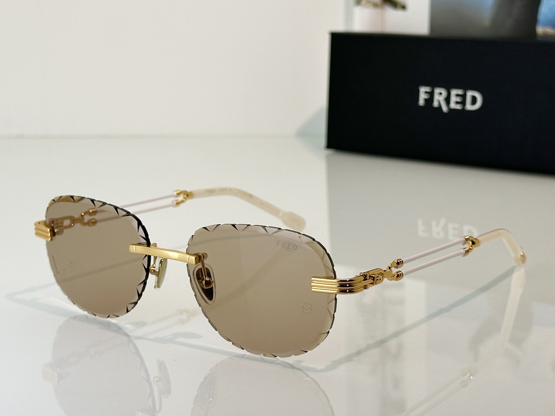 Designer Sunglasses FG57410U