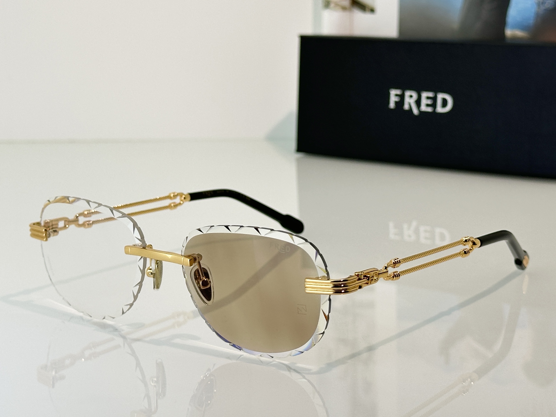 Designer Sunglasses FG57410U