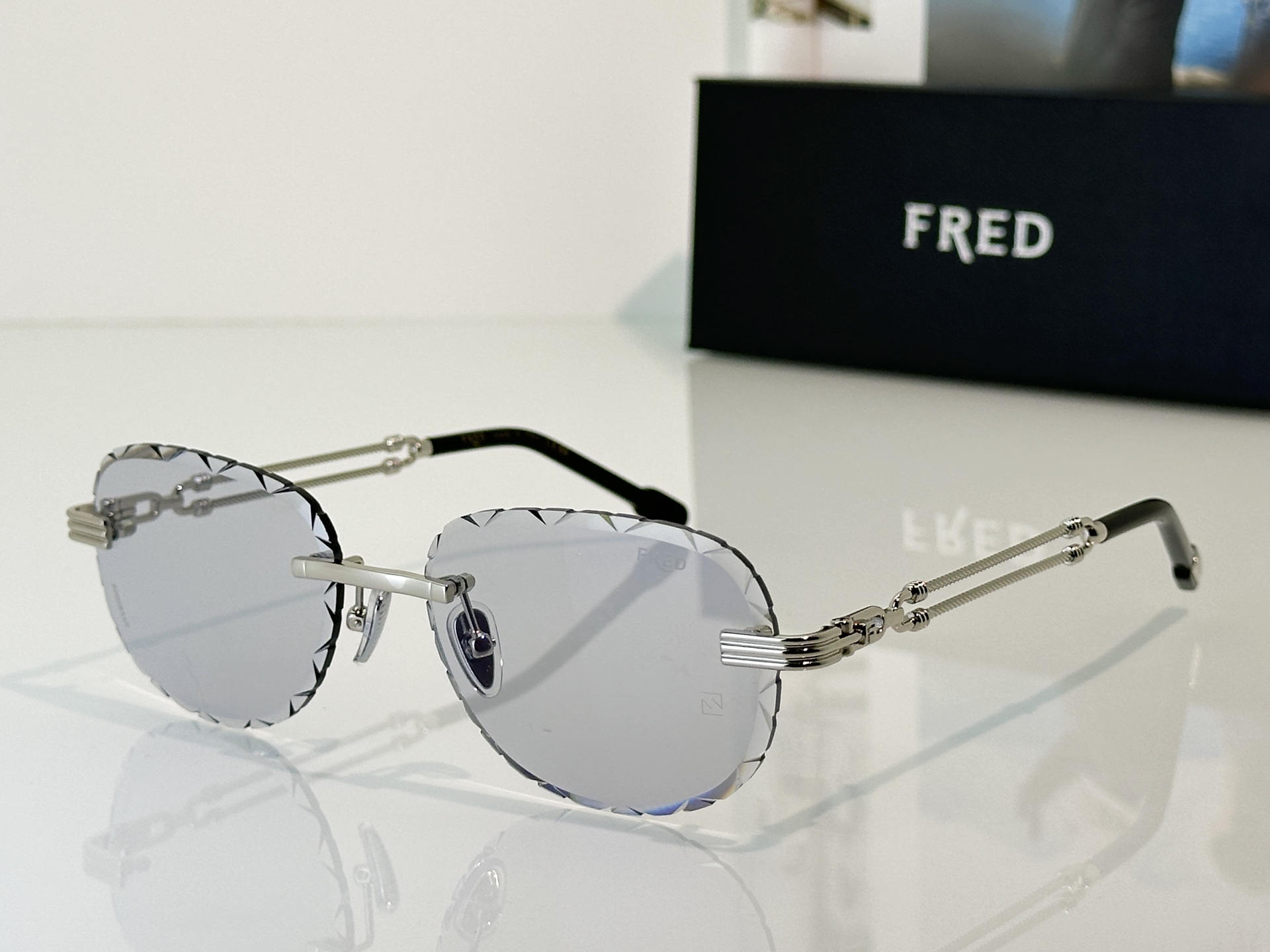 Designer Sunglasses FG57410U