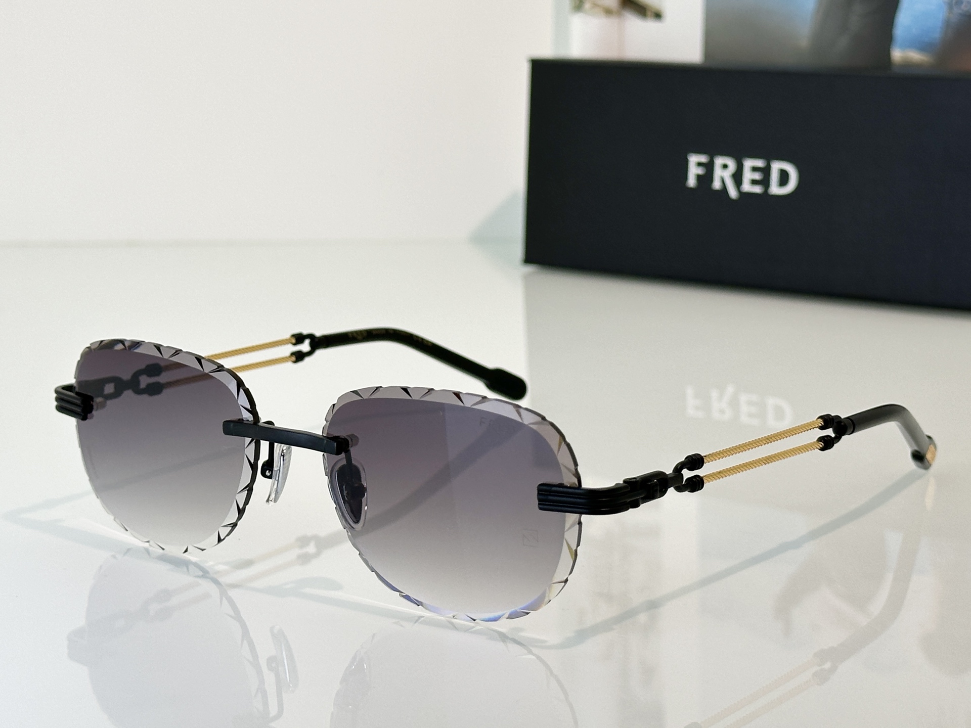 Designer Sunglasses FG57410U