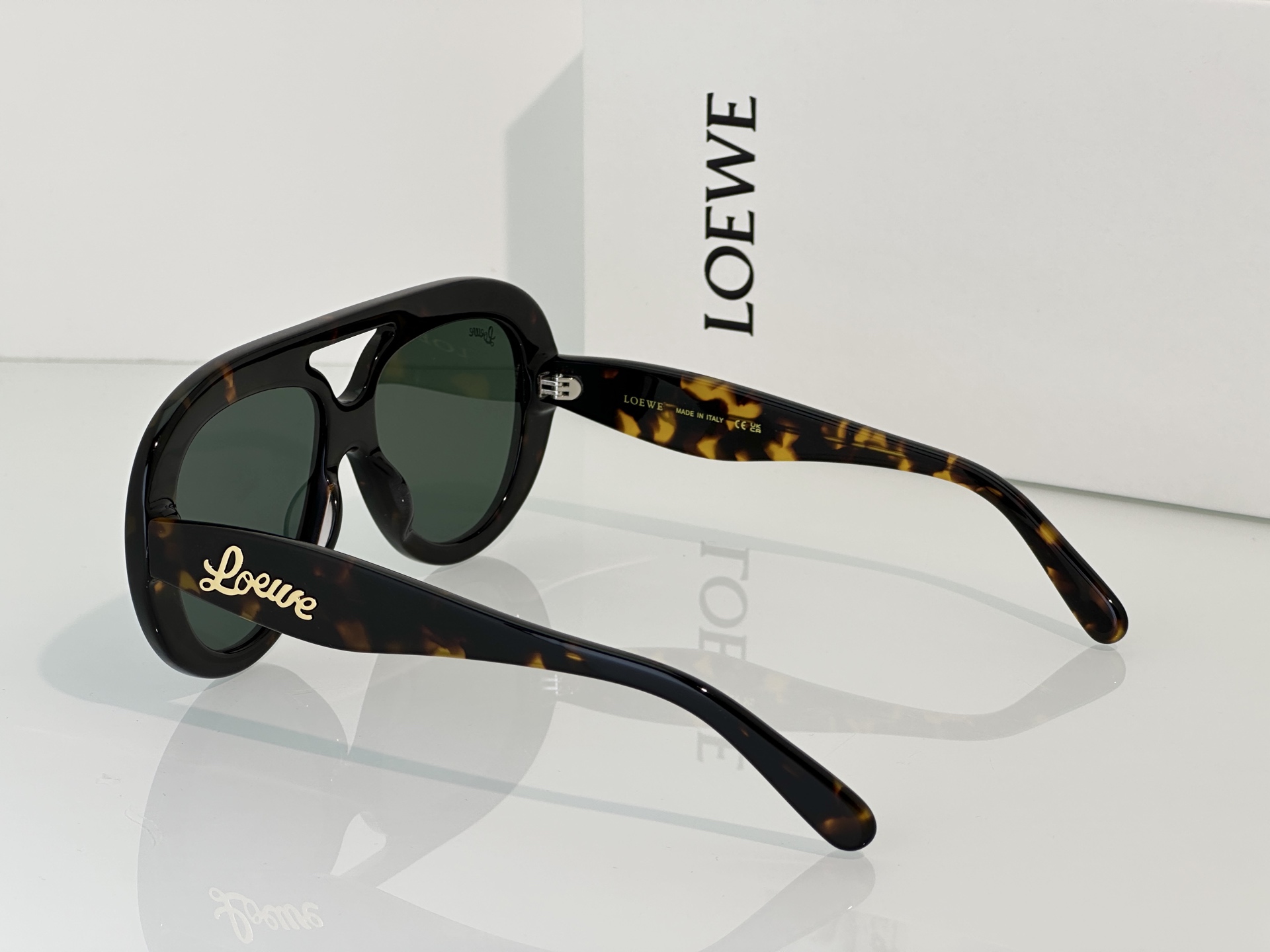 Loewe Sunglasses LW40144