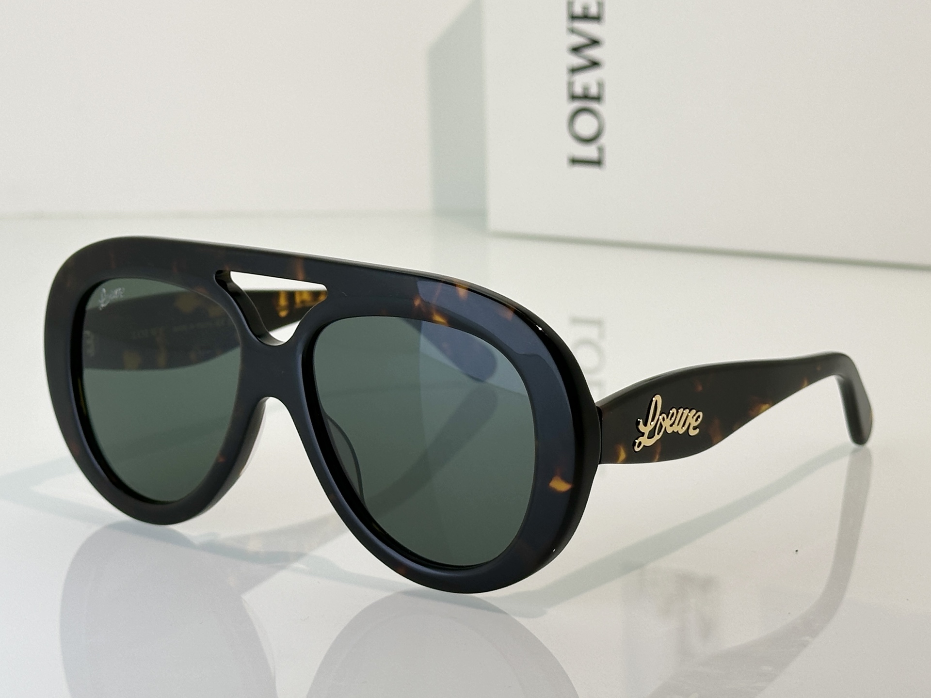 Loewe Sunglasses LW40144