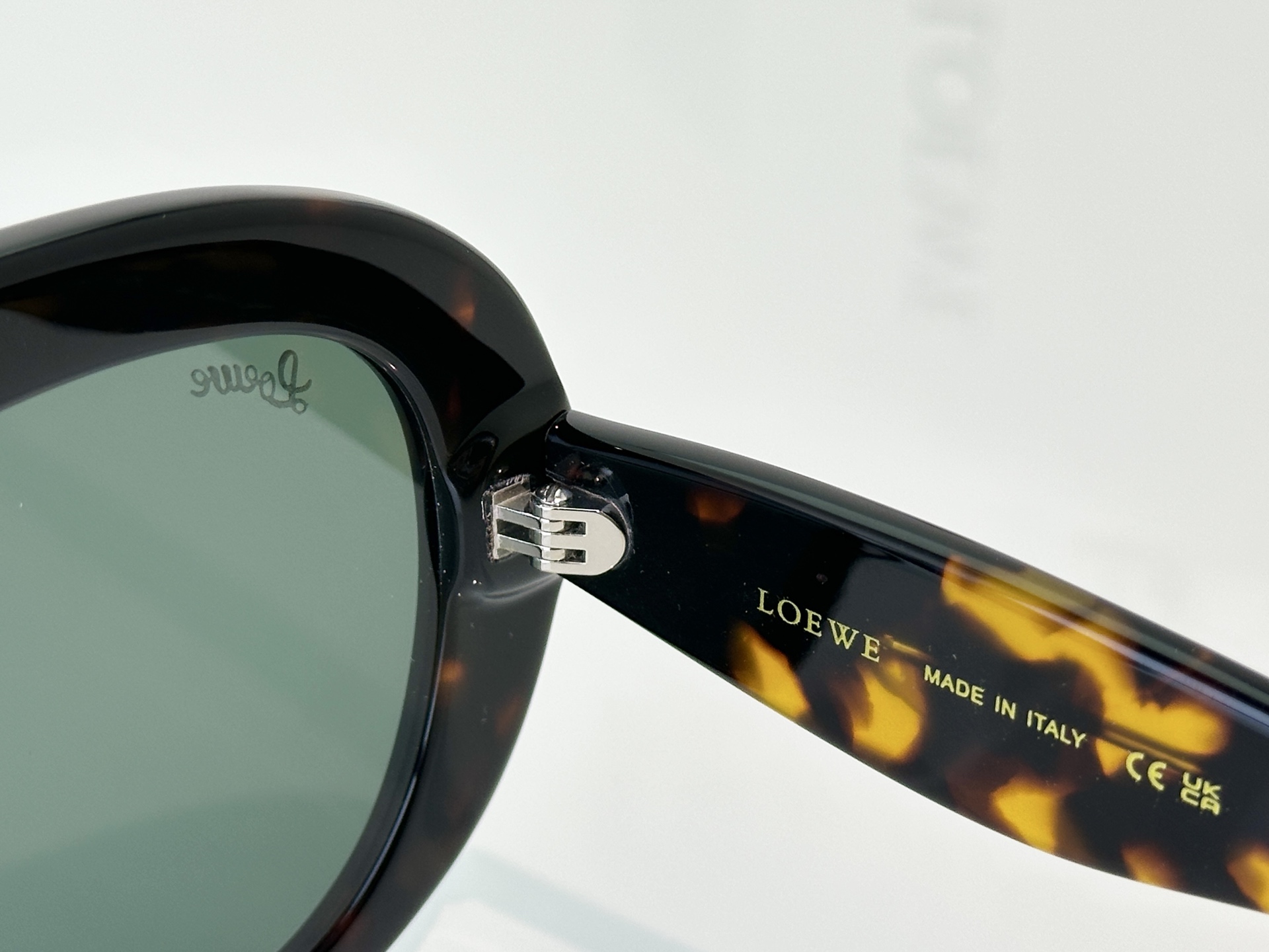 Loewe Sunglasses LW40144
