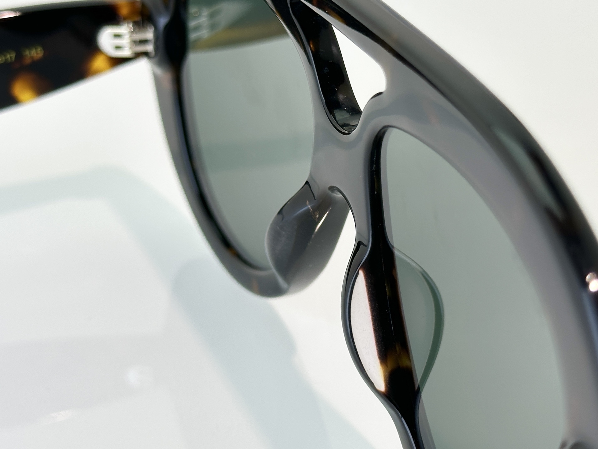 Loewe Sunglasses LW40144