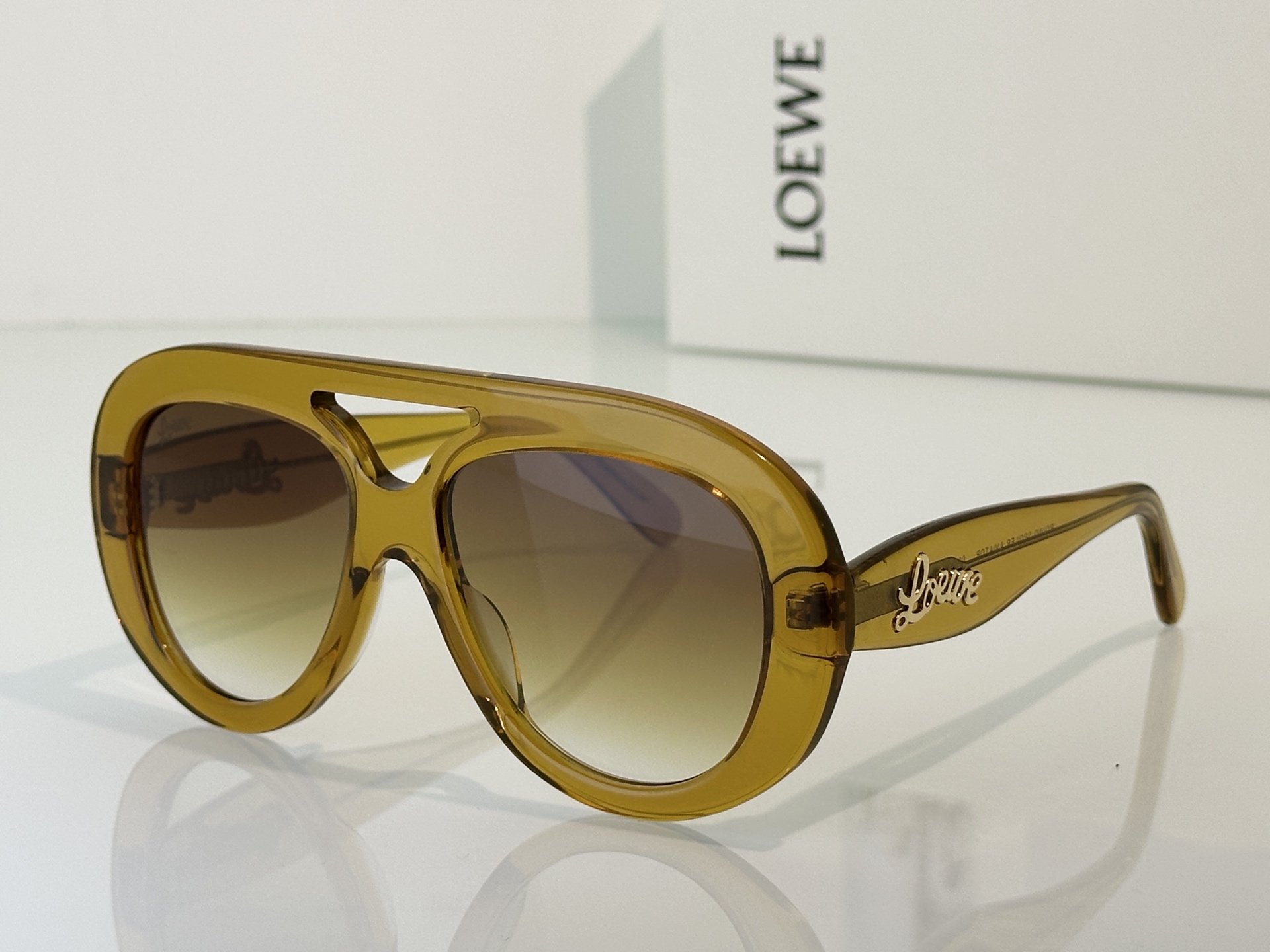 Loewe Sunglasses LW40144