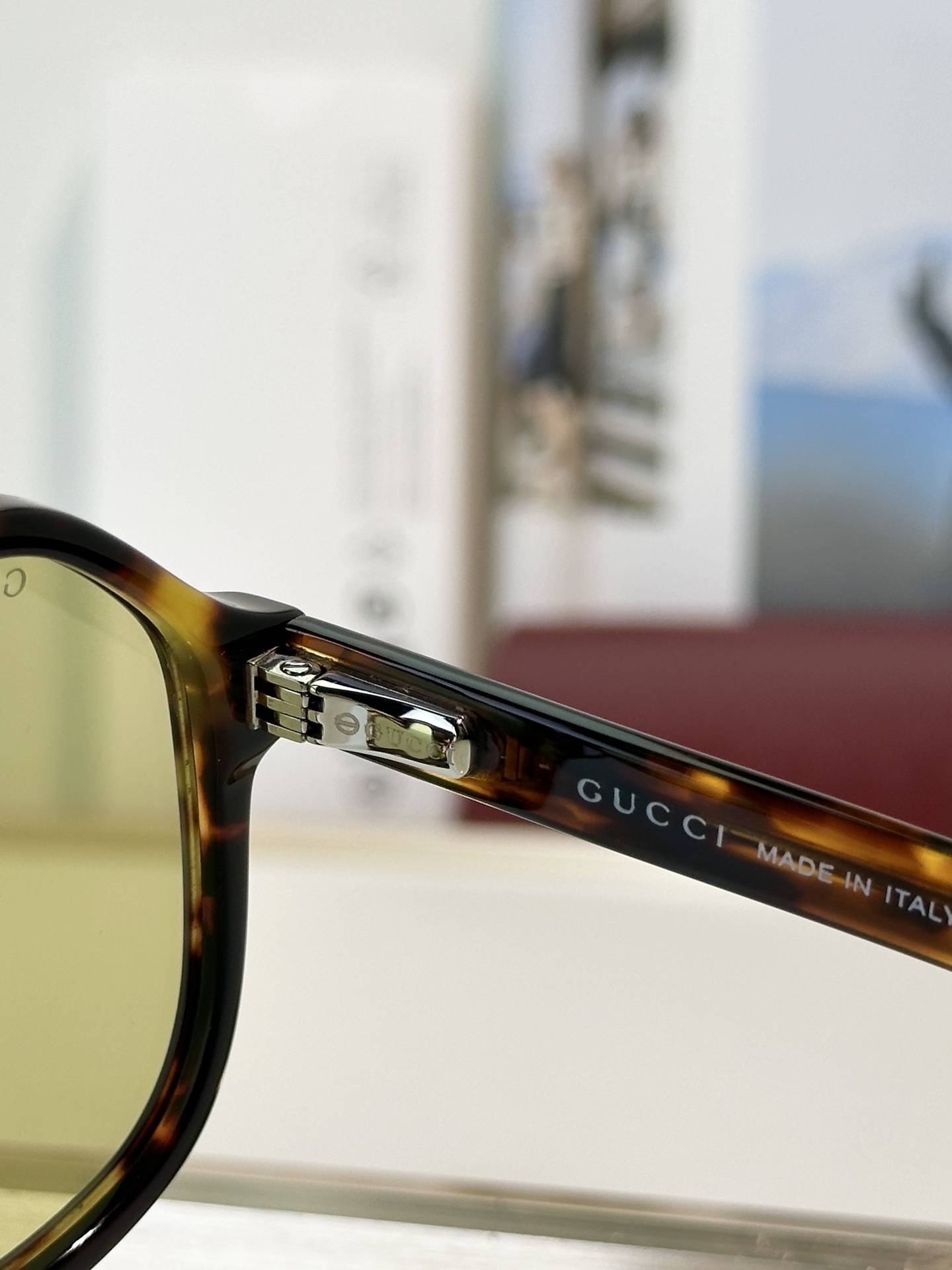 Gucci Sunglasses GG1042S