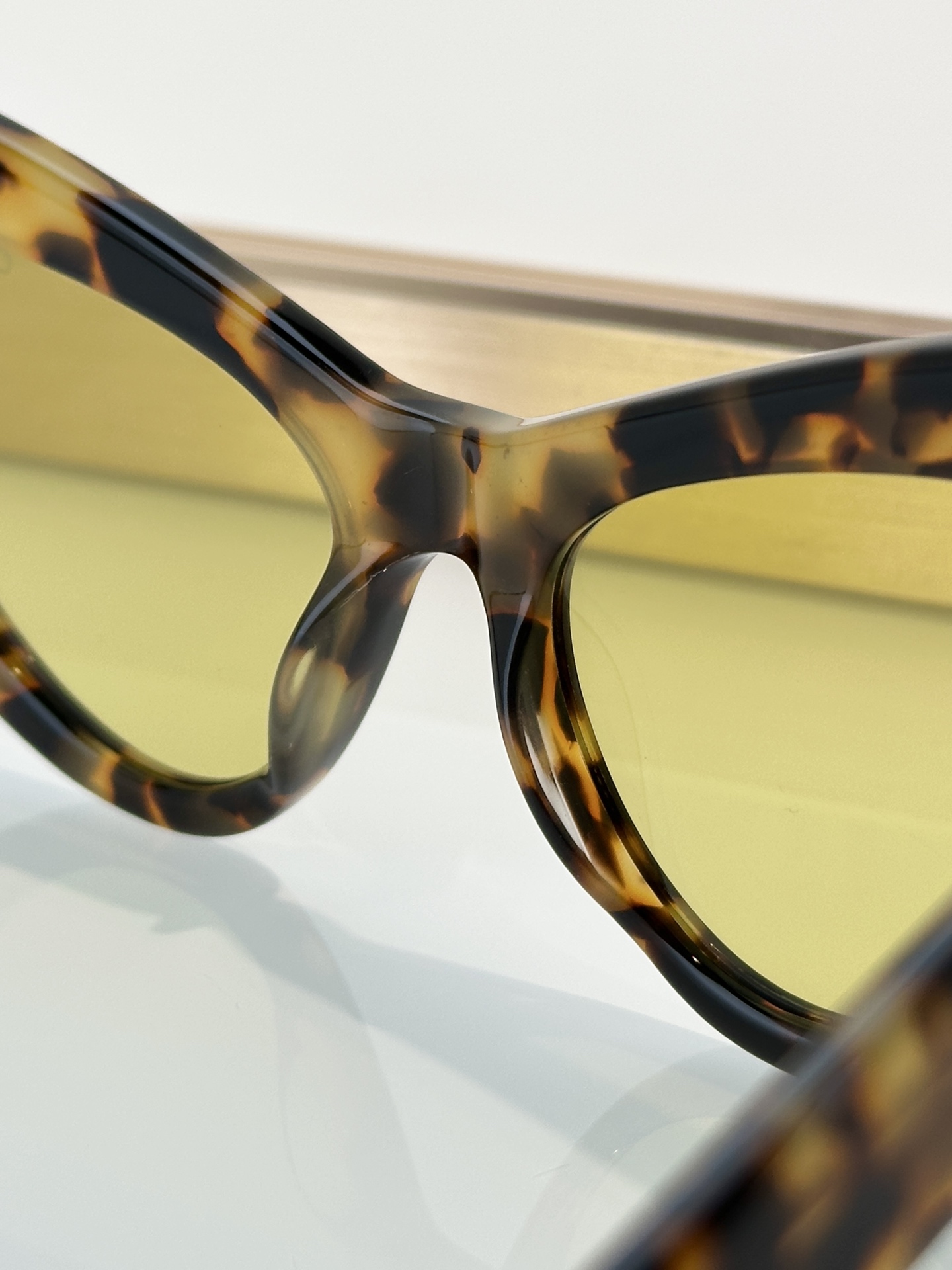 Designer Sunglasses CL40339U