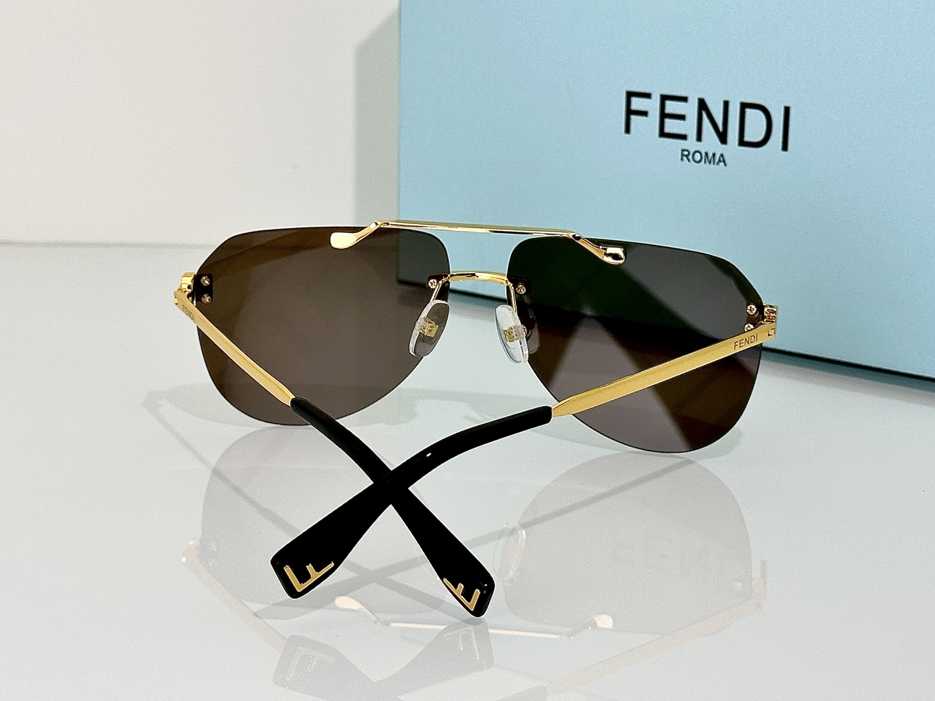 Fendi Sunglasses FE40115U