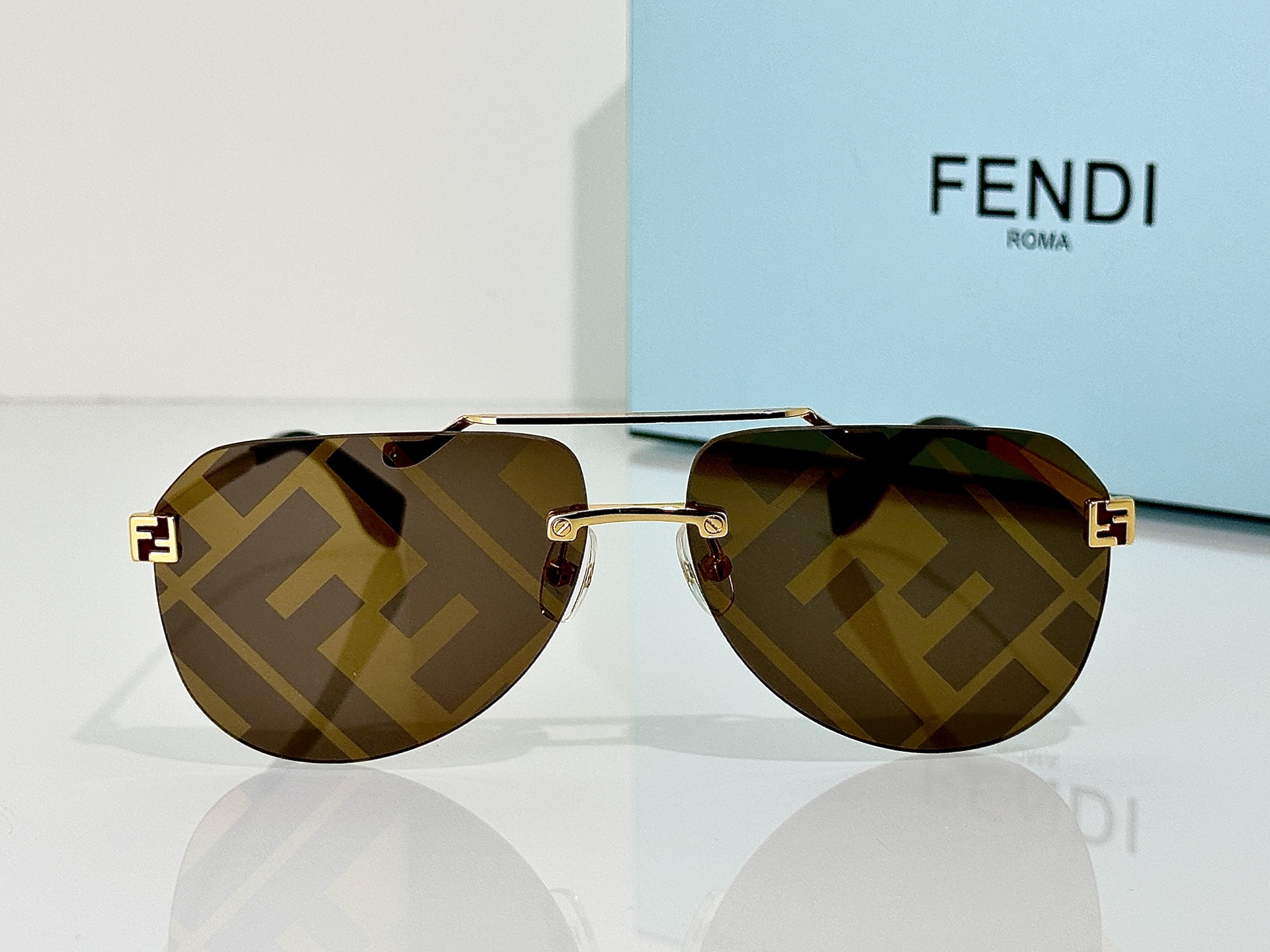 Fendi Sunglasses FE40115U
