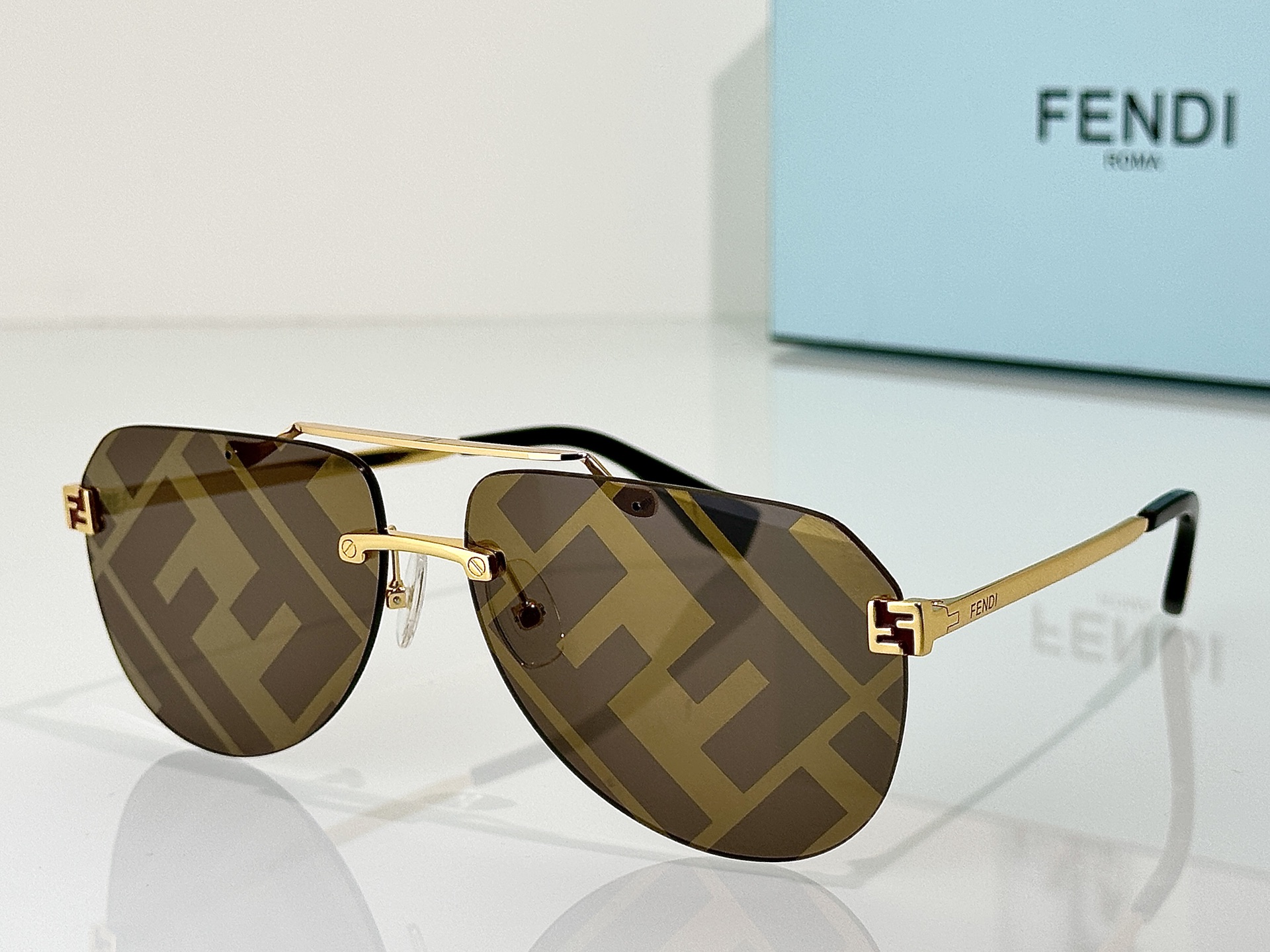 Fendi Sunglasses FE40115U