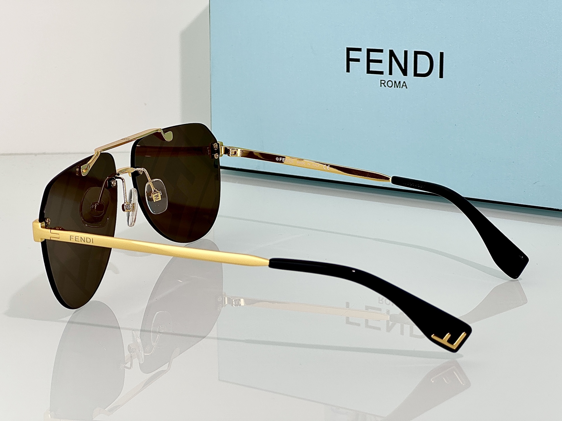 Fendi Sunglasses FE40115U