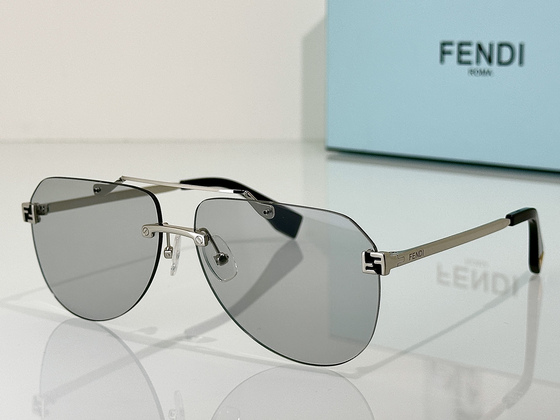 Fendi Sunglasses FE40115U