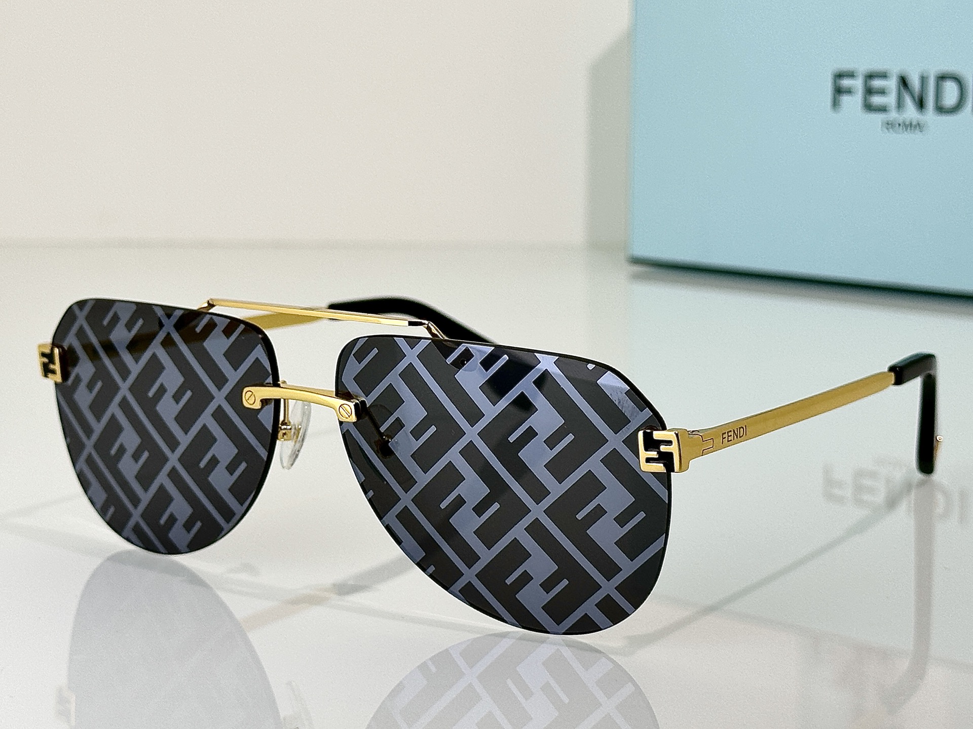 Fendi Sunglasses FE40115U