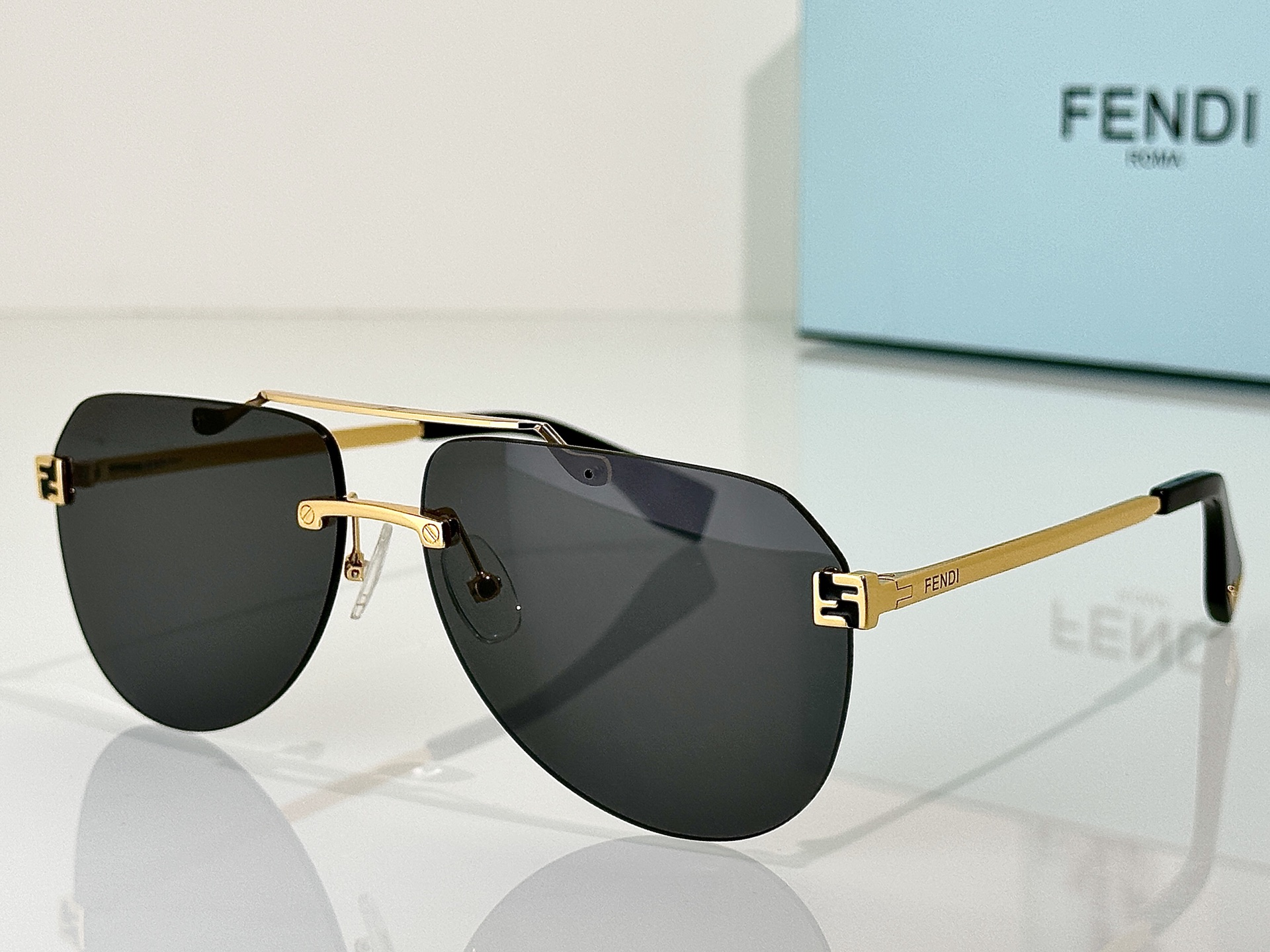 Fendi Sunglasses FE40115U