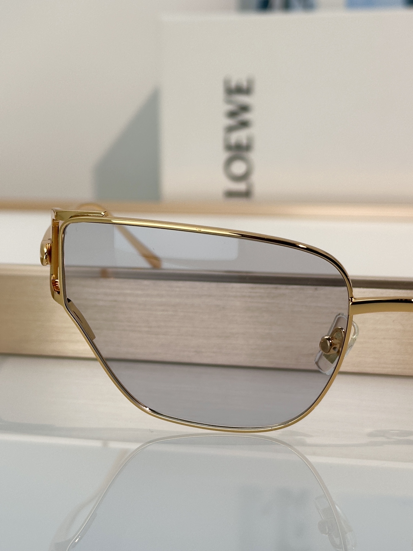 Loewe Sunglasses LW40150U