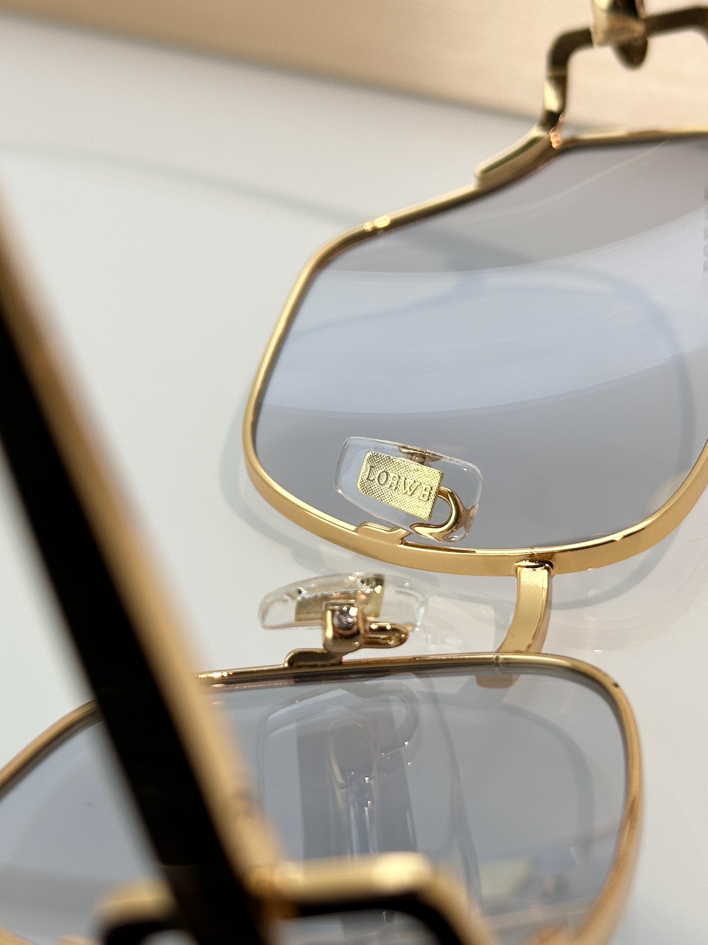 Loewe Sunglasses LW40150U