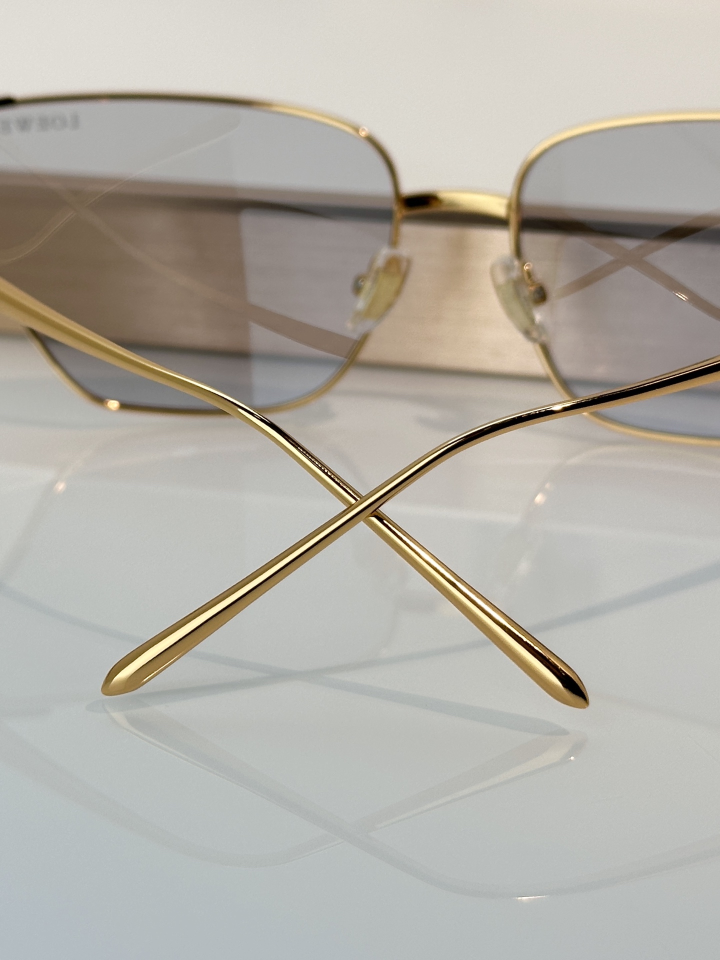 Loewe Sunglasses LW40150U