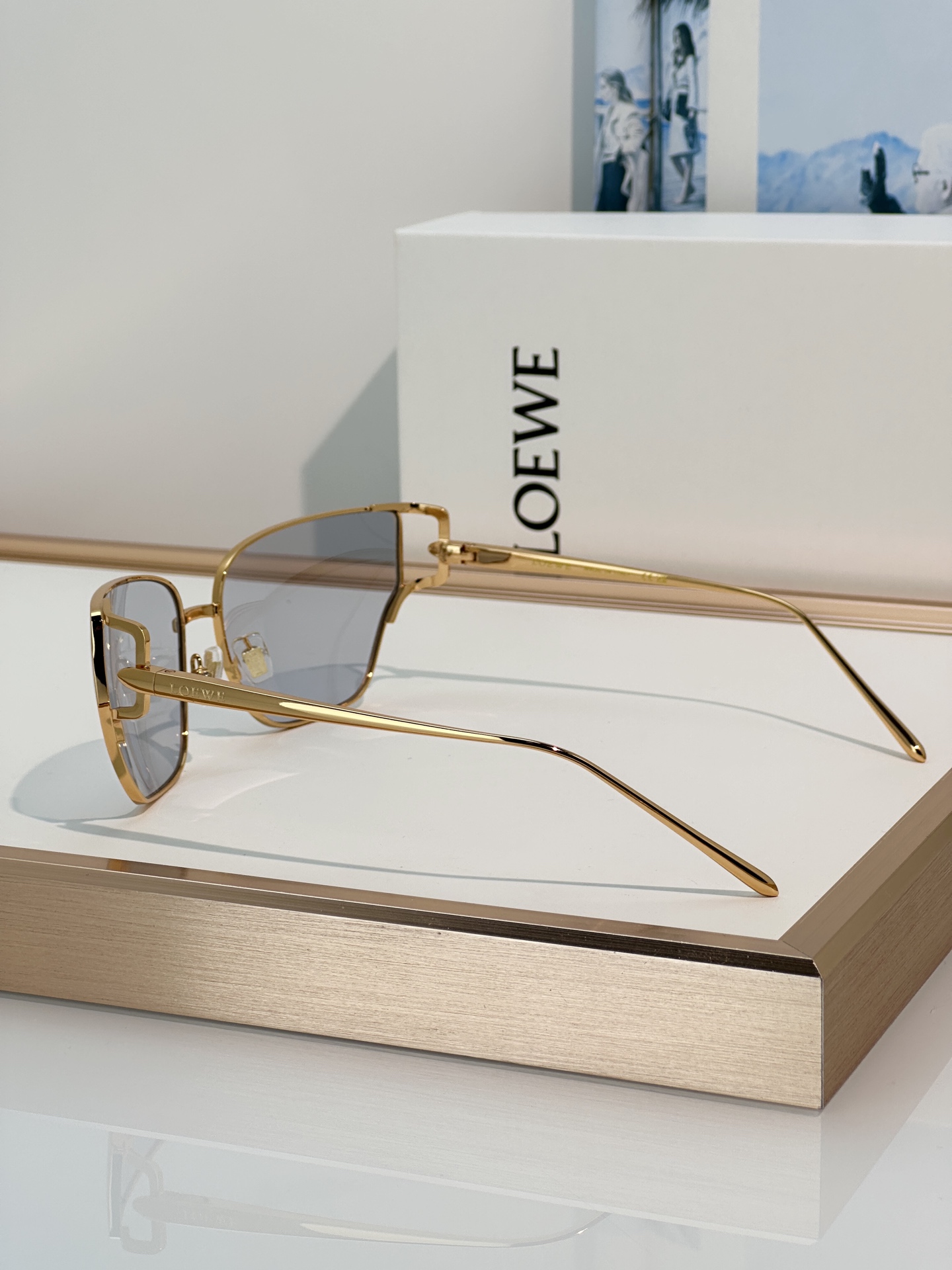 Loewe Sunglasses LW40150U