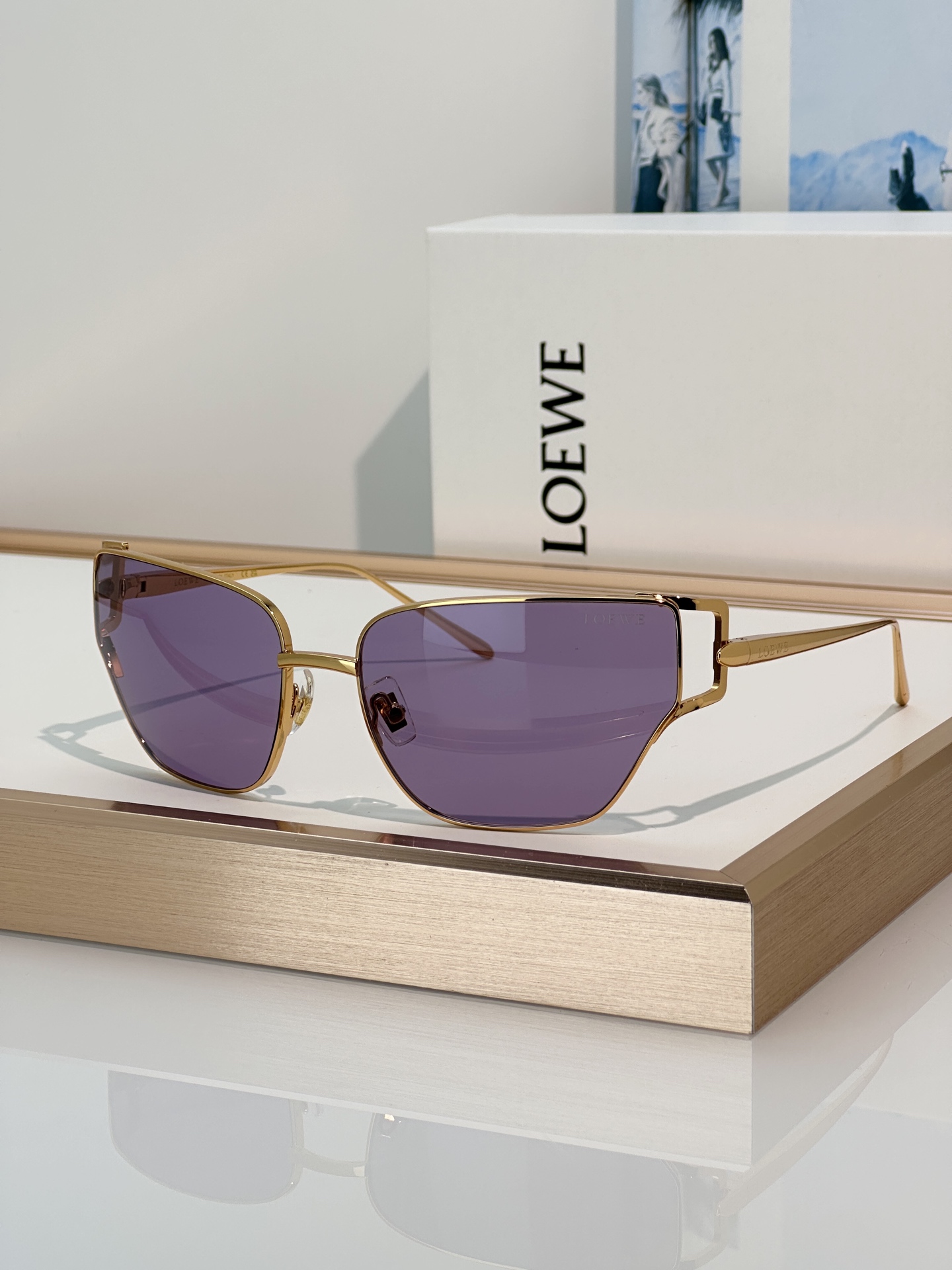 Loewe Sunglasses LW40150U