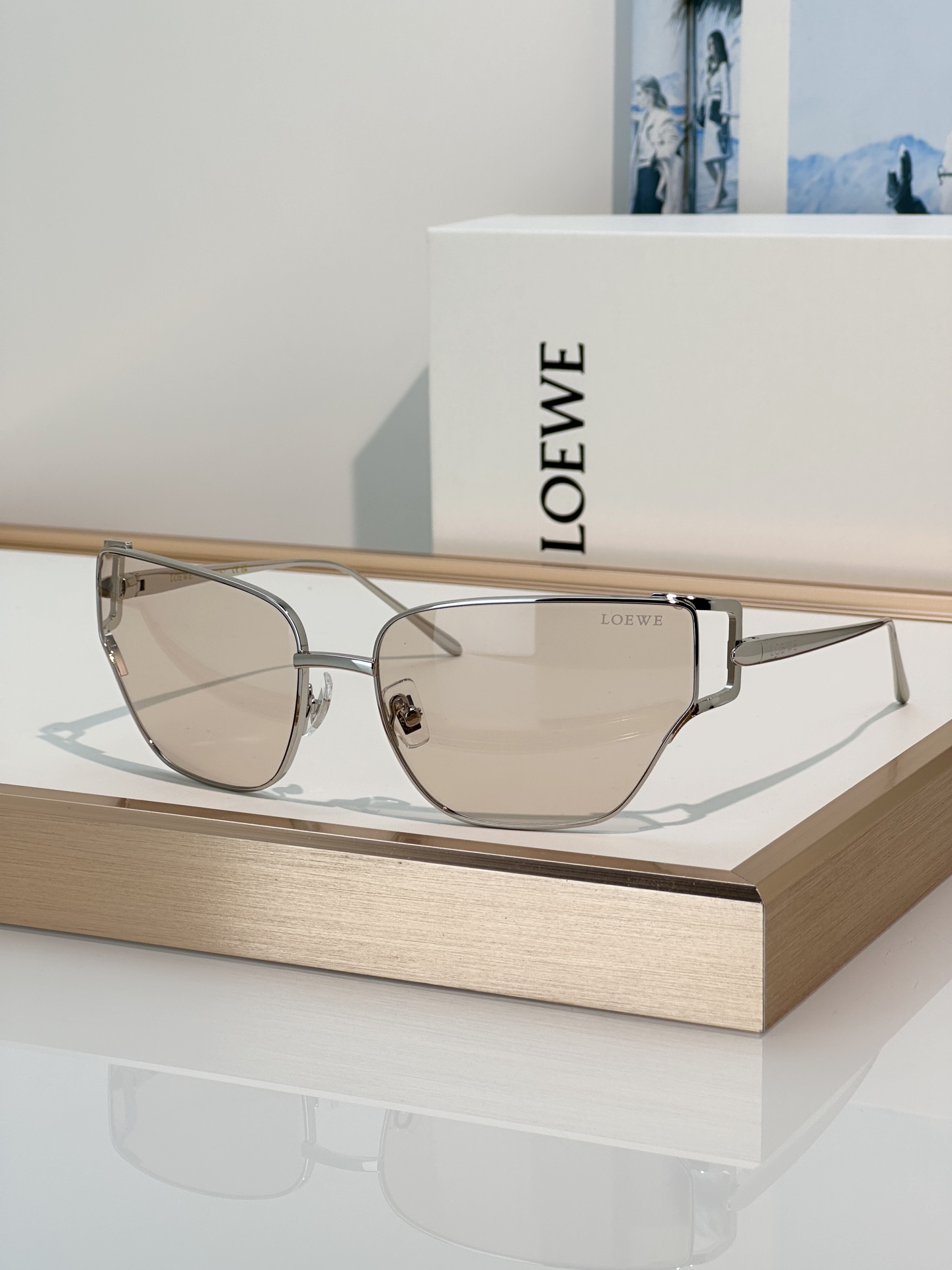 Loewe Sunglasses LW40150U
