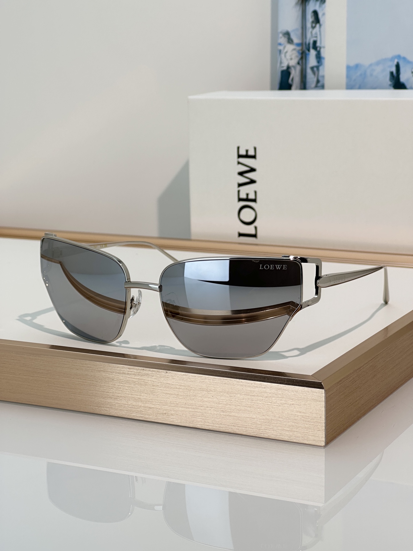 Loewe Sunglasses LW40150U