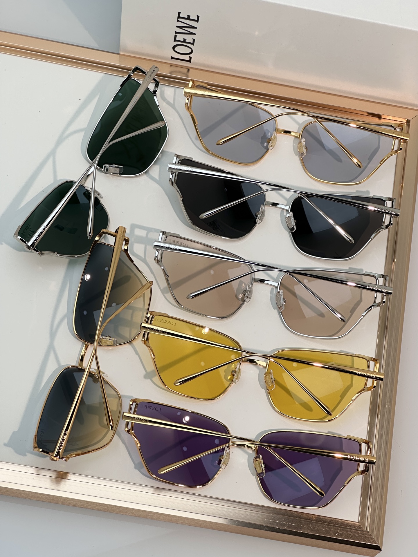 Loewe Sunglasses LW40150U