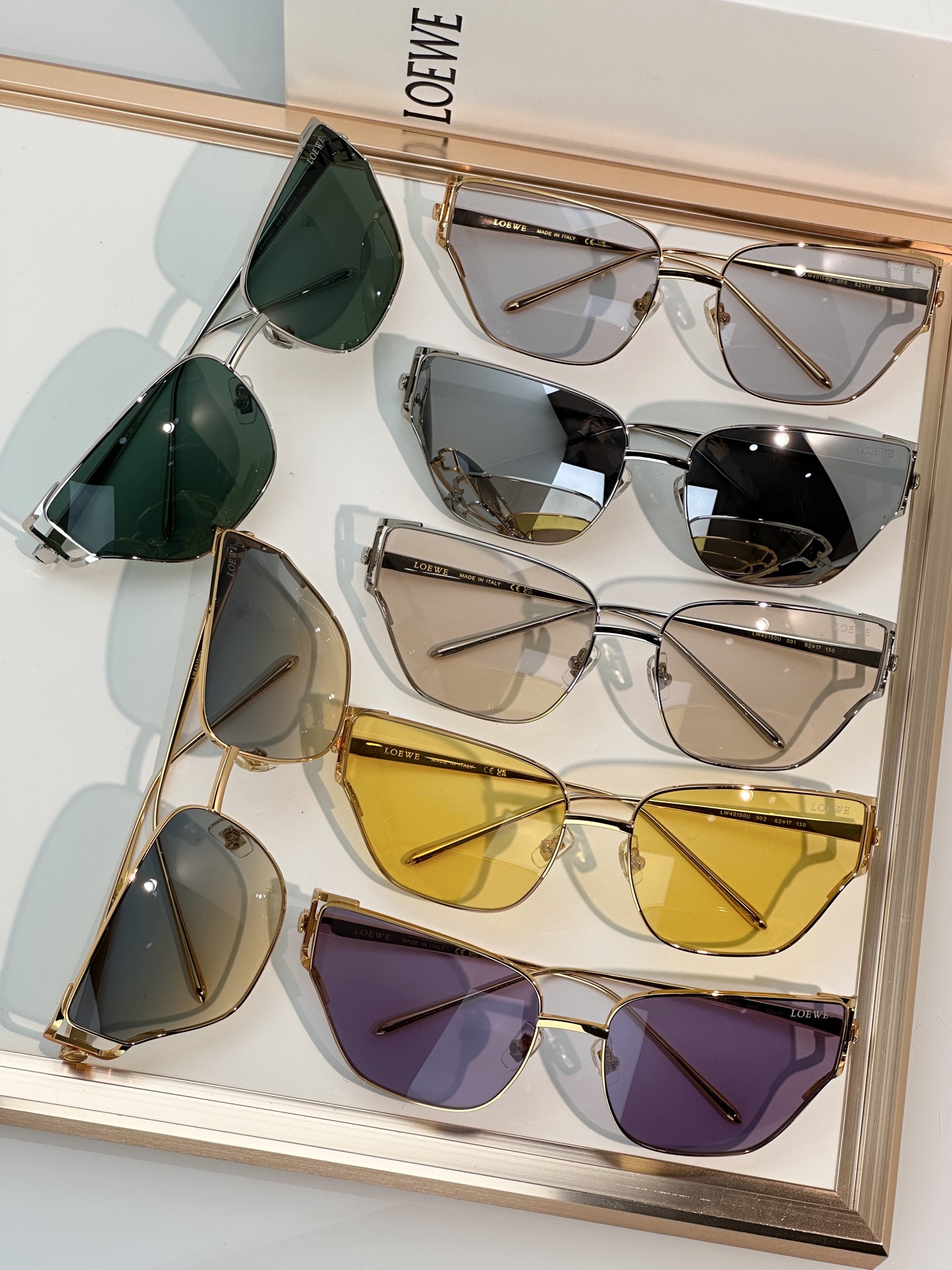 Loewe Sunglasses LW40150U