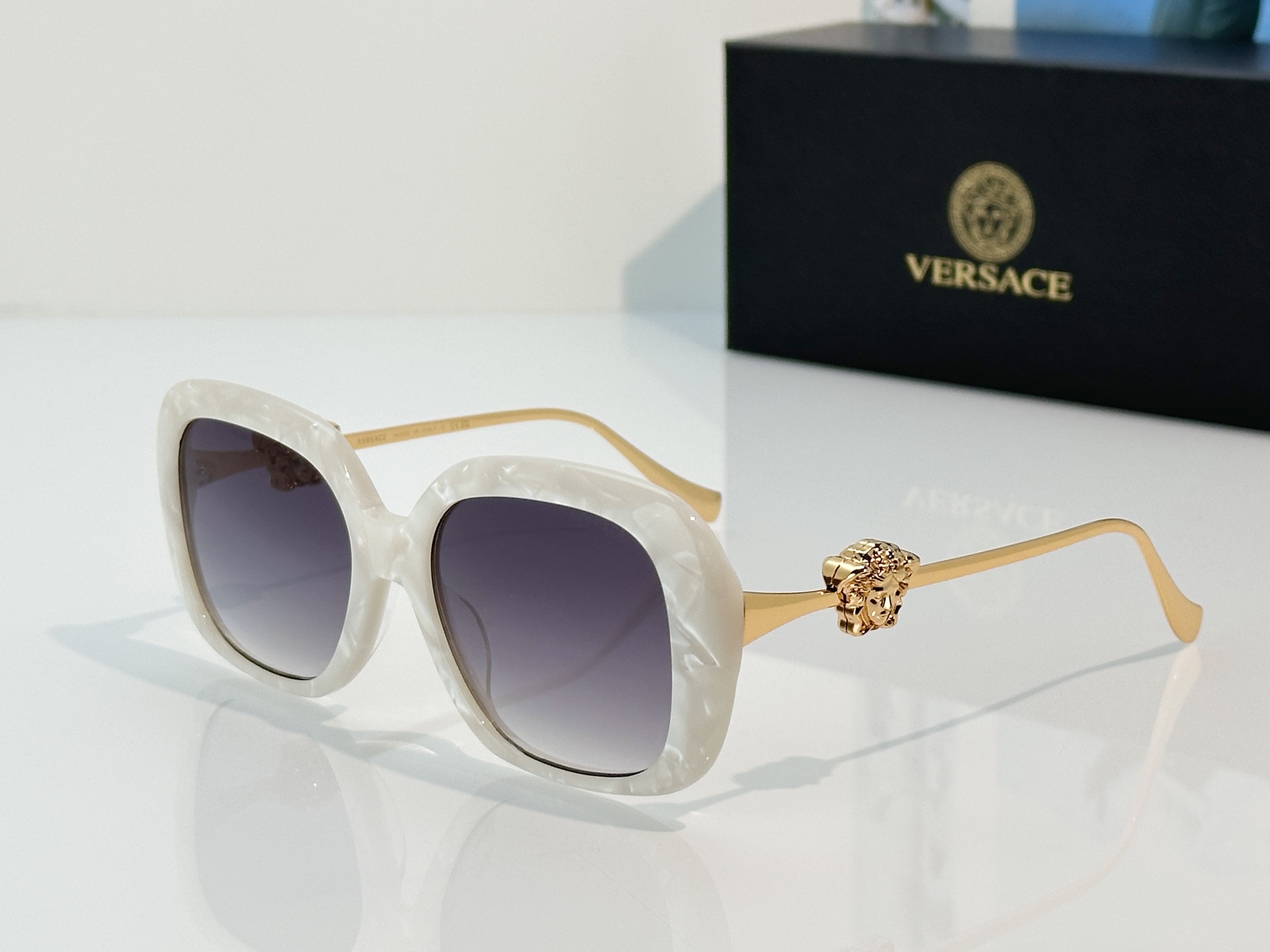 Designer Sunglasses VE1875