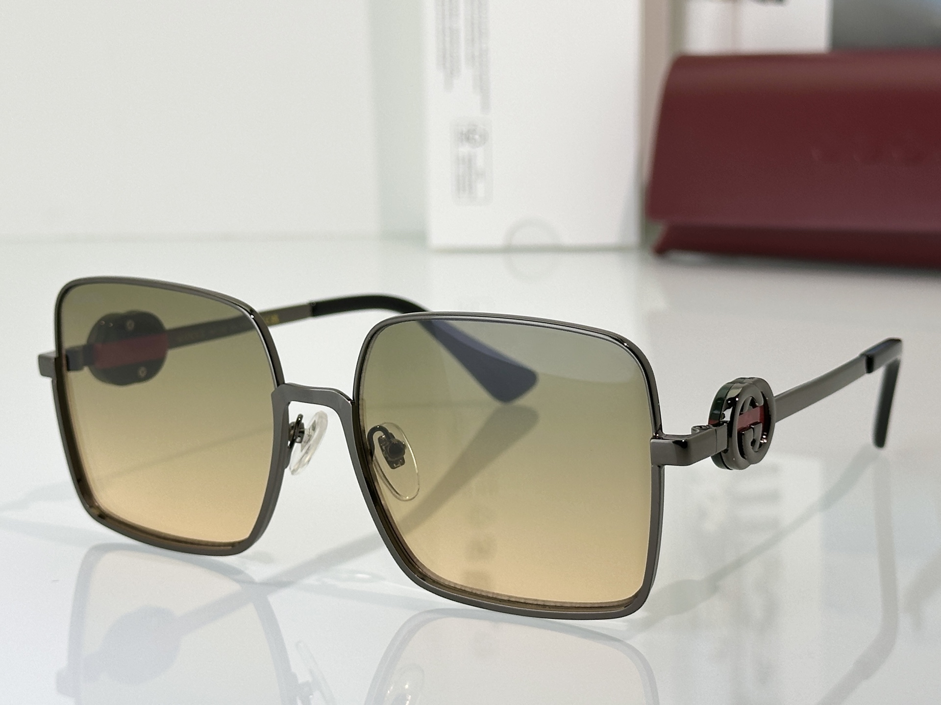Gucci Sunglasses GG7235