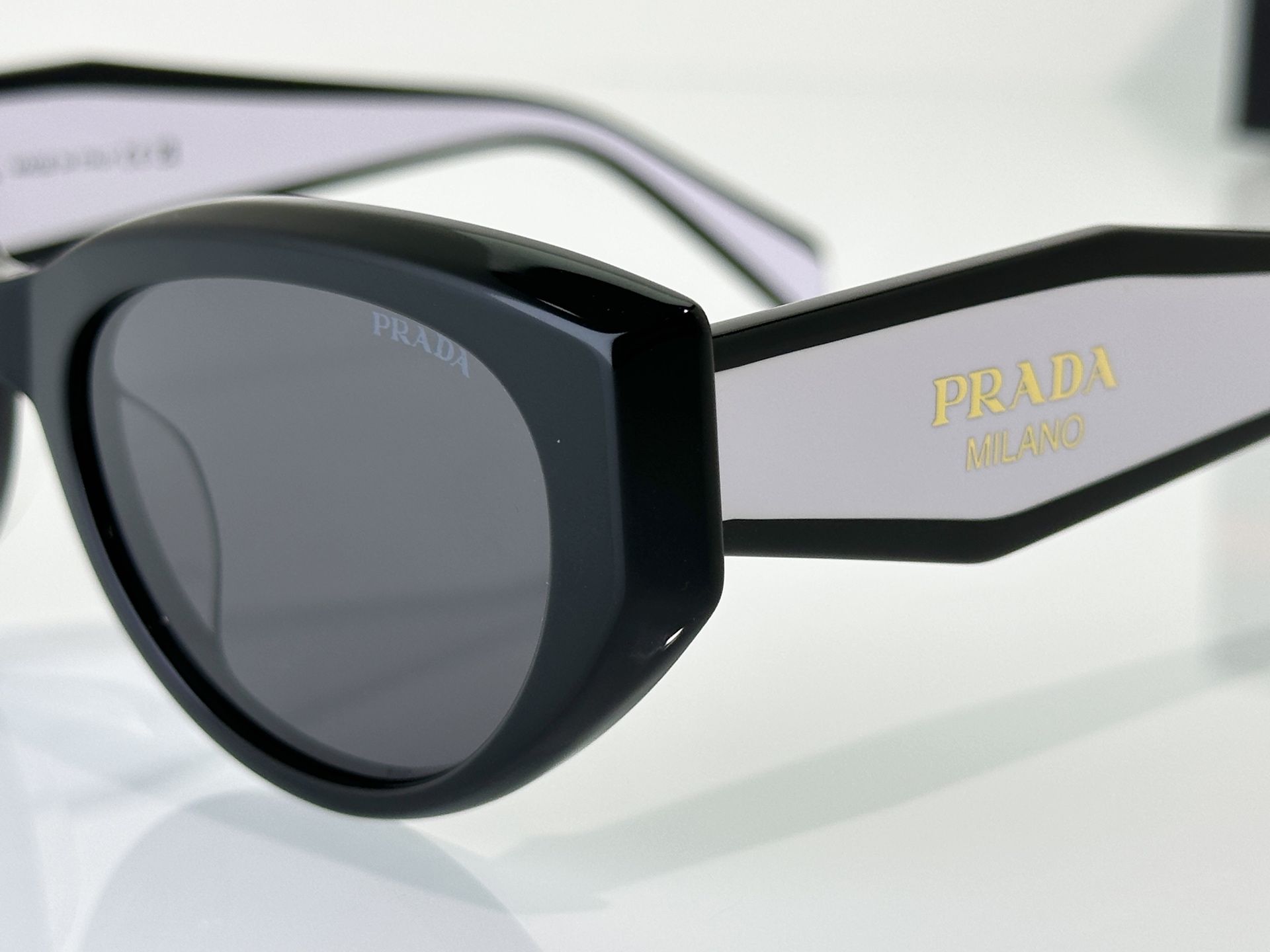 Prada Sunglasses PR33S