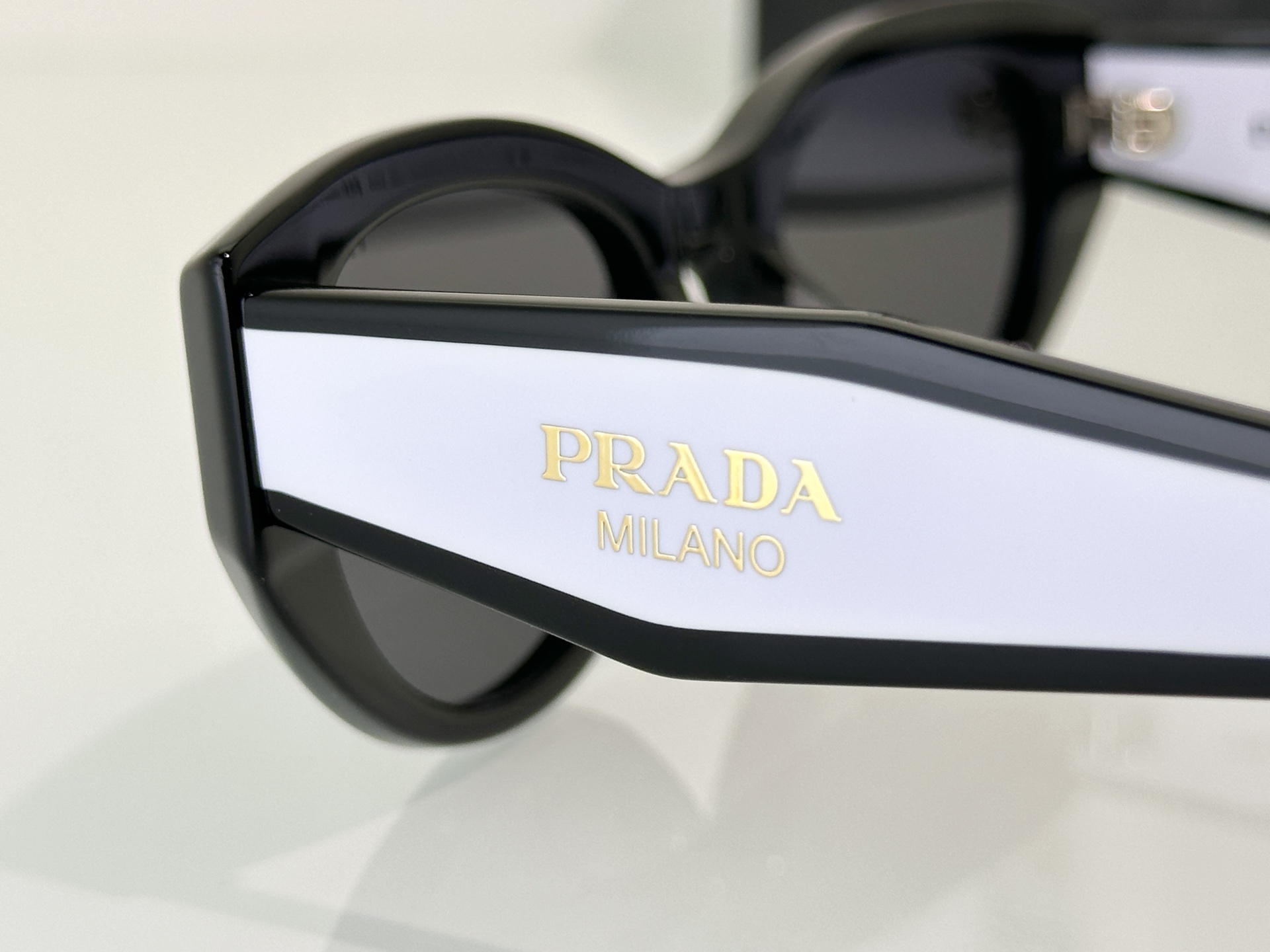 Prada Sunglasses PR33S