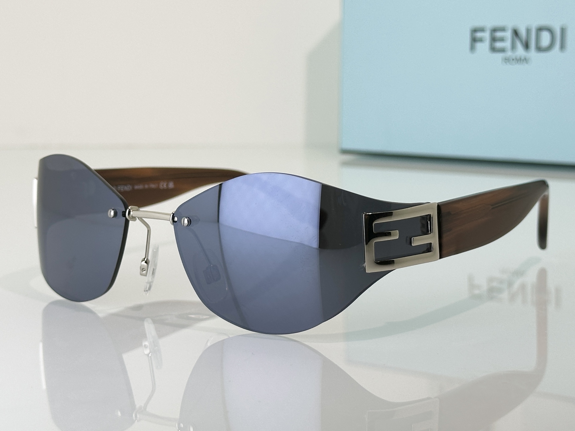 Fendi Sunglasses FE40159U