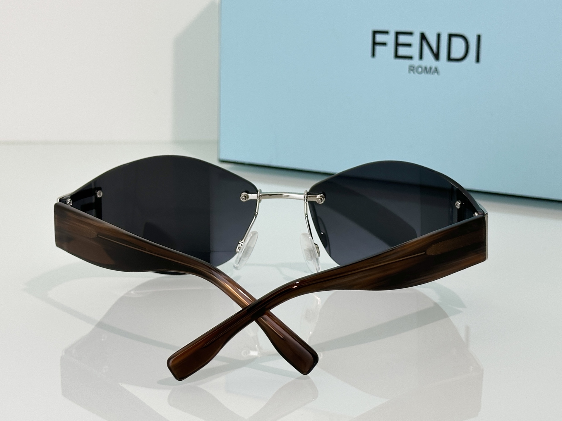 Fendi Sunglasses FE40159U
