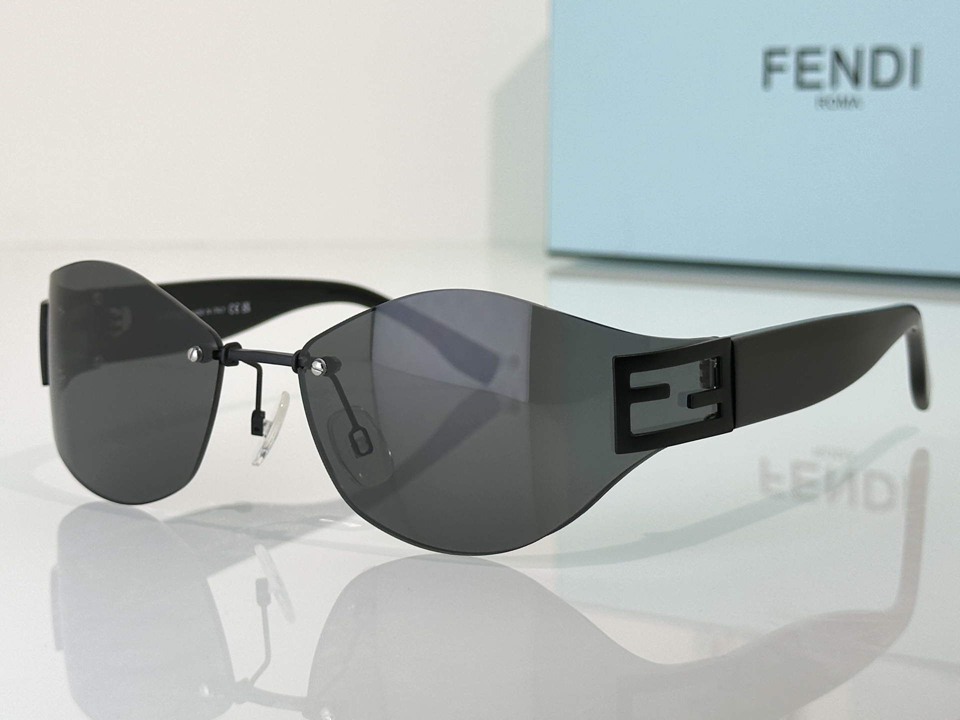 Fendi Sunglasses FE40159U