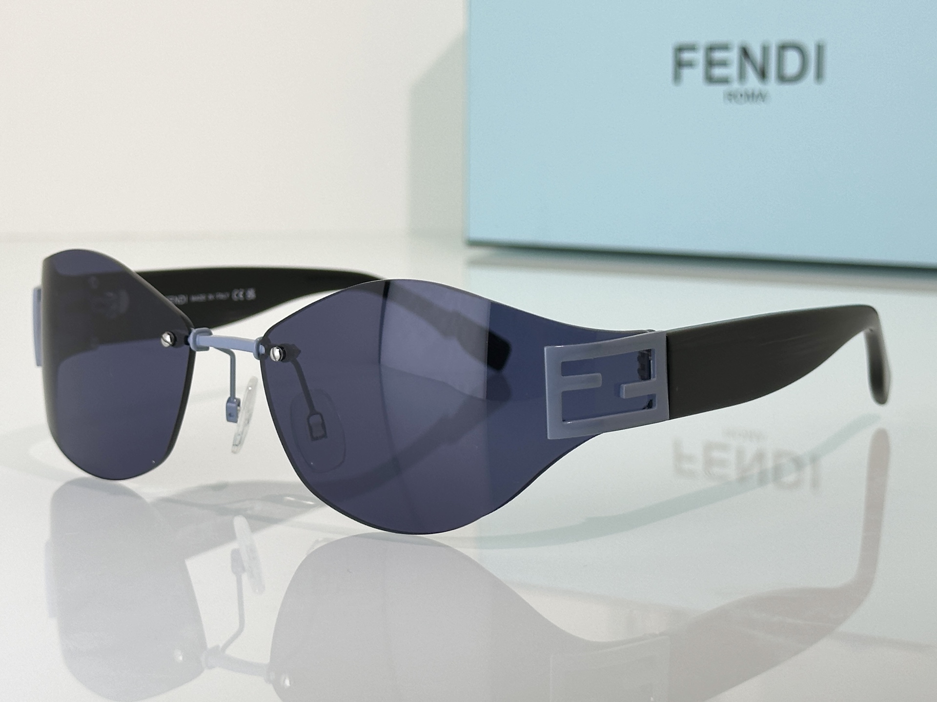 Fendi Sunglasses FE40159U