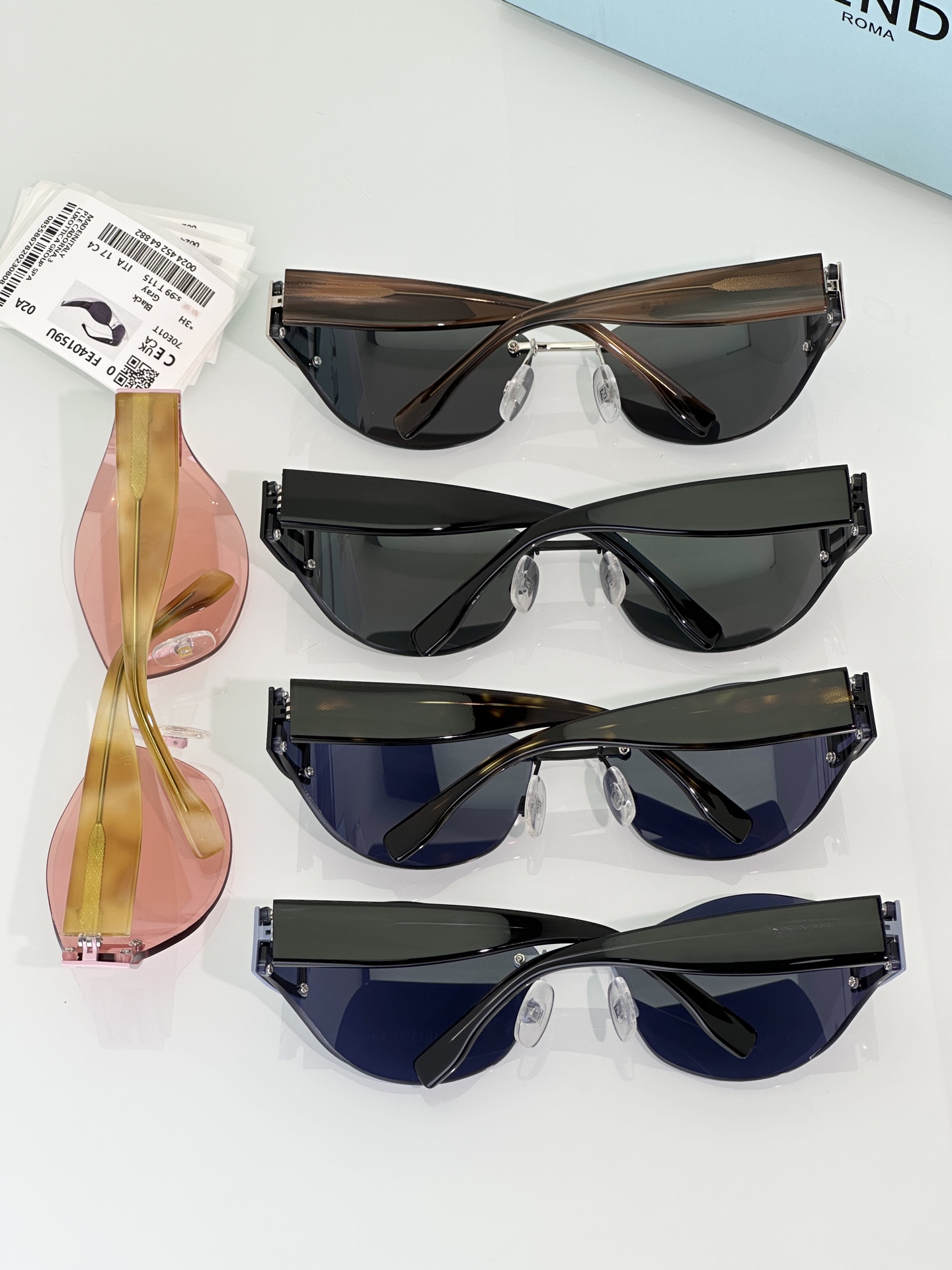 Fendi Sunglasses FE40159U
