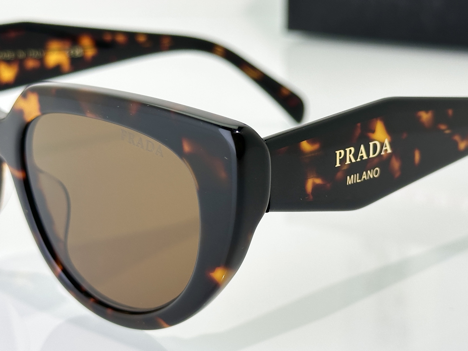 Prada Sunglasses PR2197S
