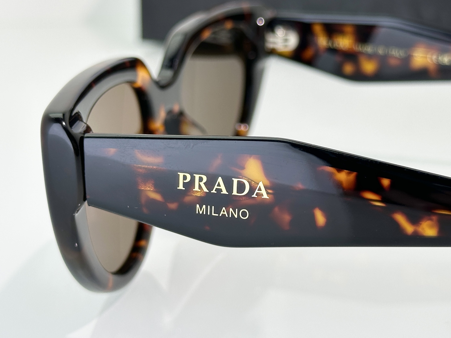 Prada Sunglasses PR2197S