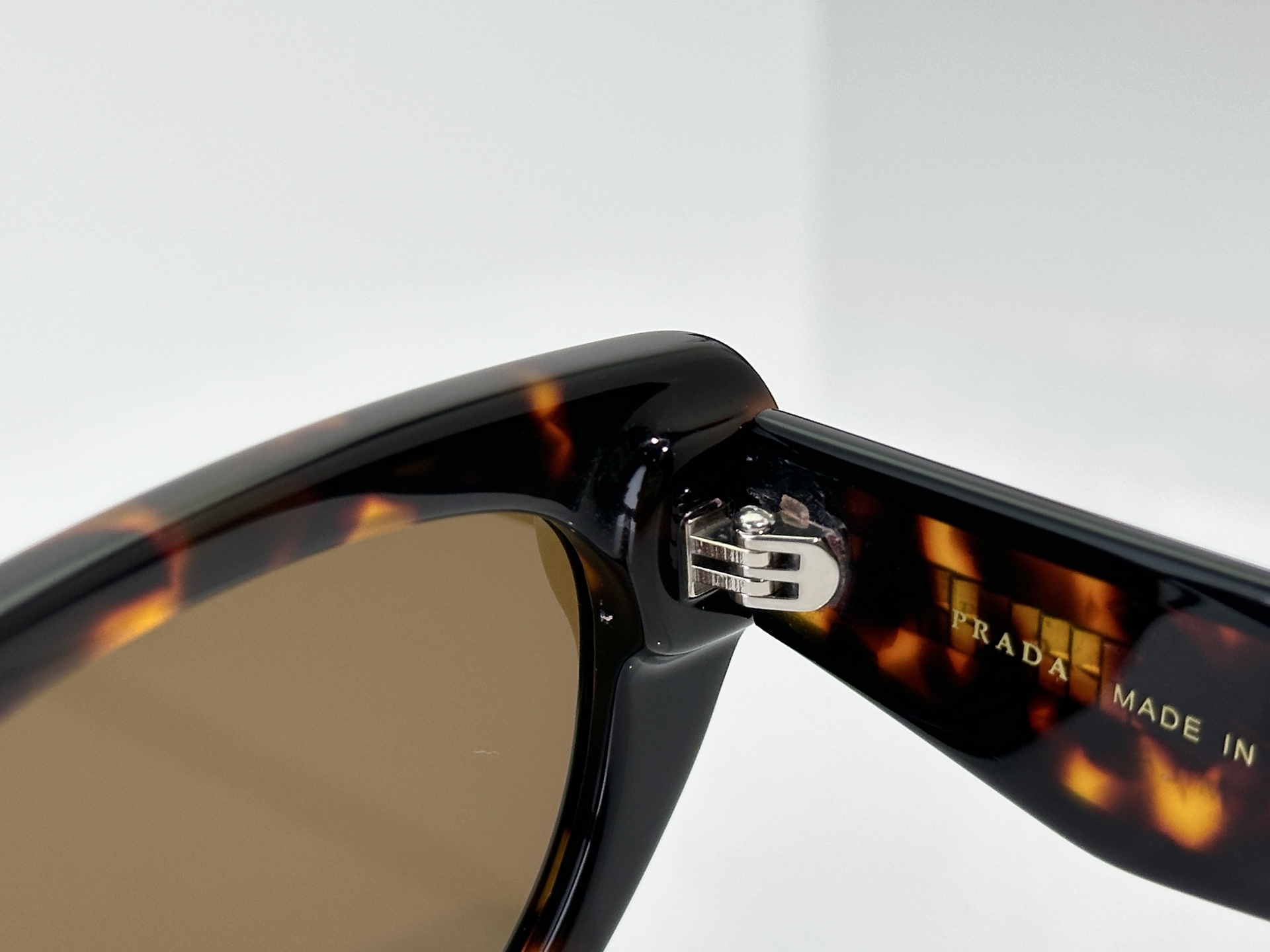 Prada Sunglasses PR2197S