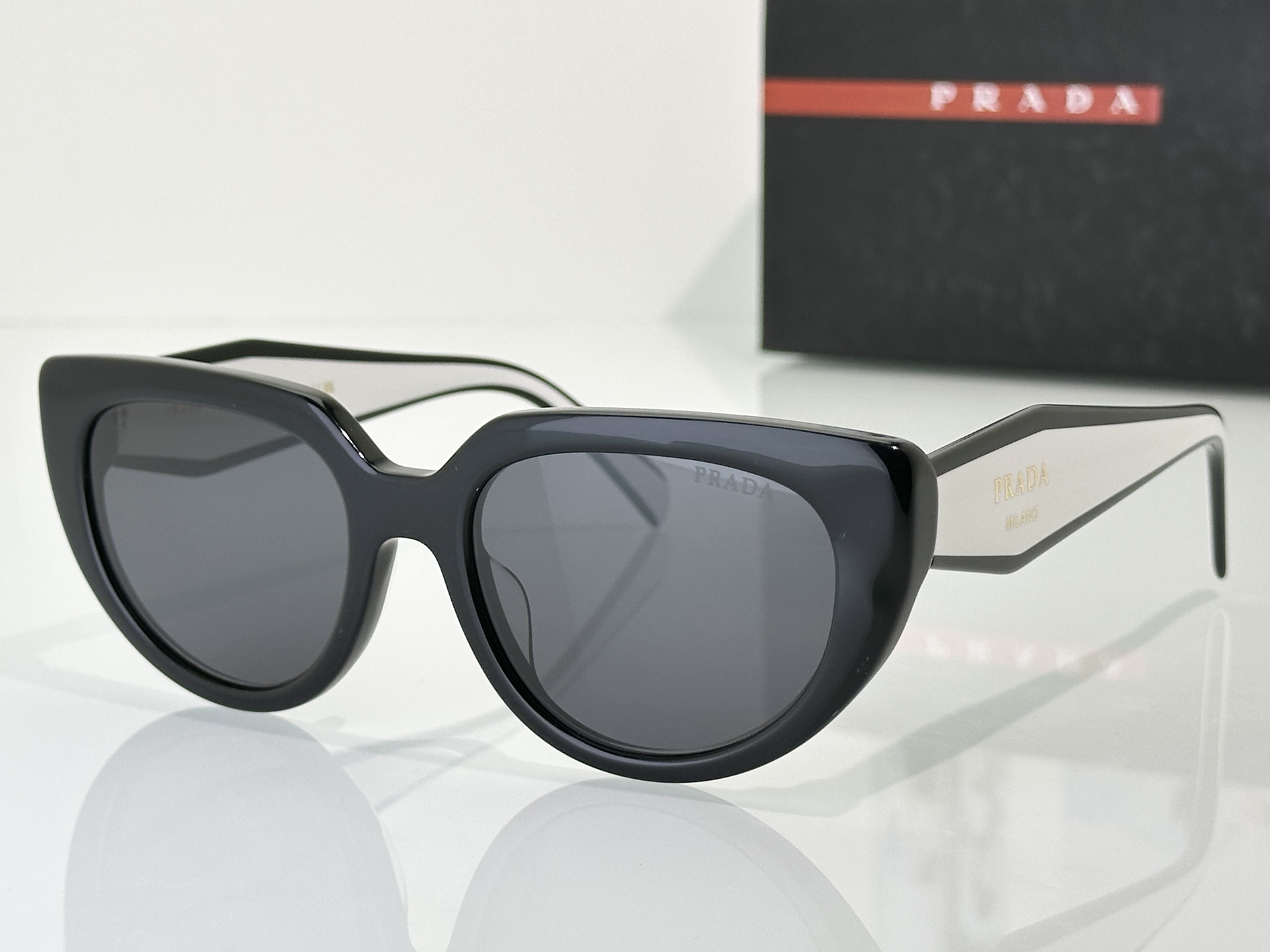 Prada Sunglasses PR2197S