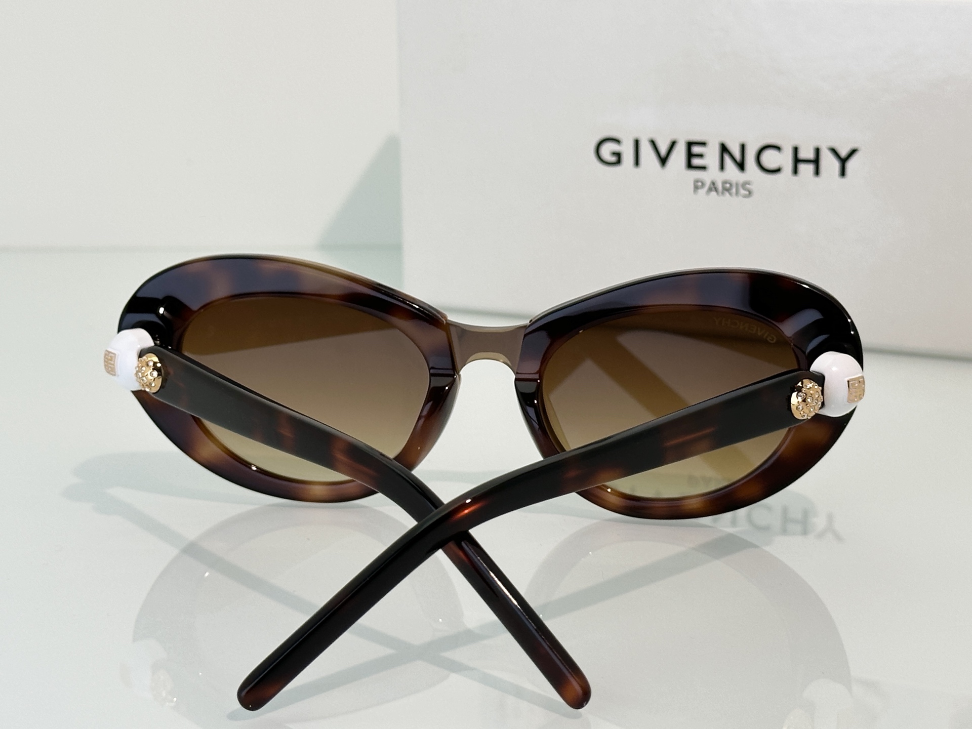Designer Sunglasses GV60017U