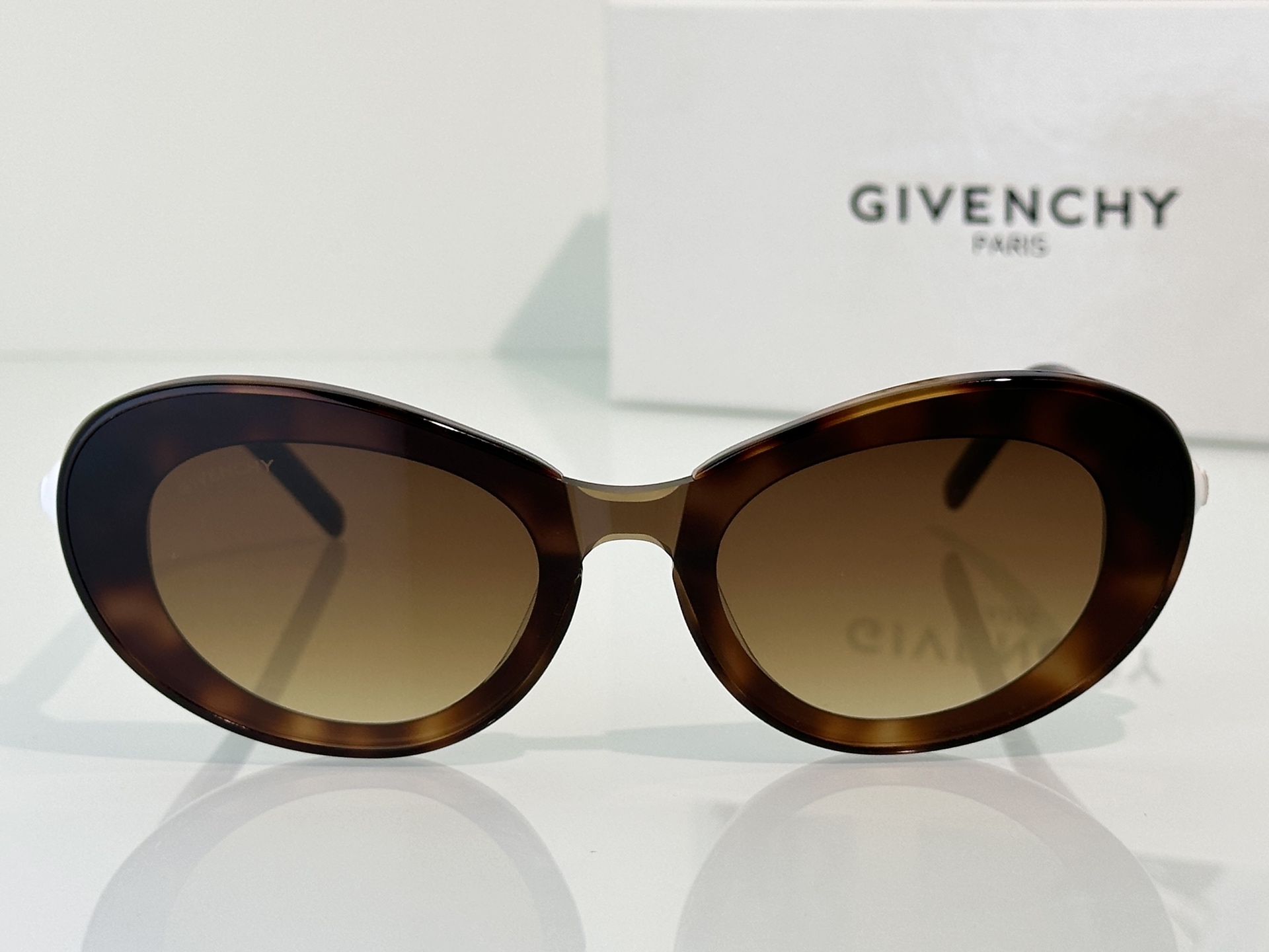 Designer Sunglasses GV60017U