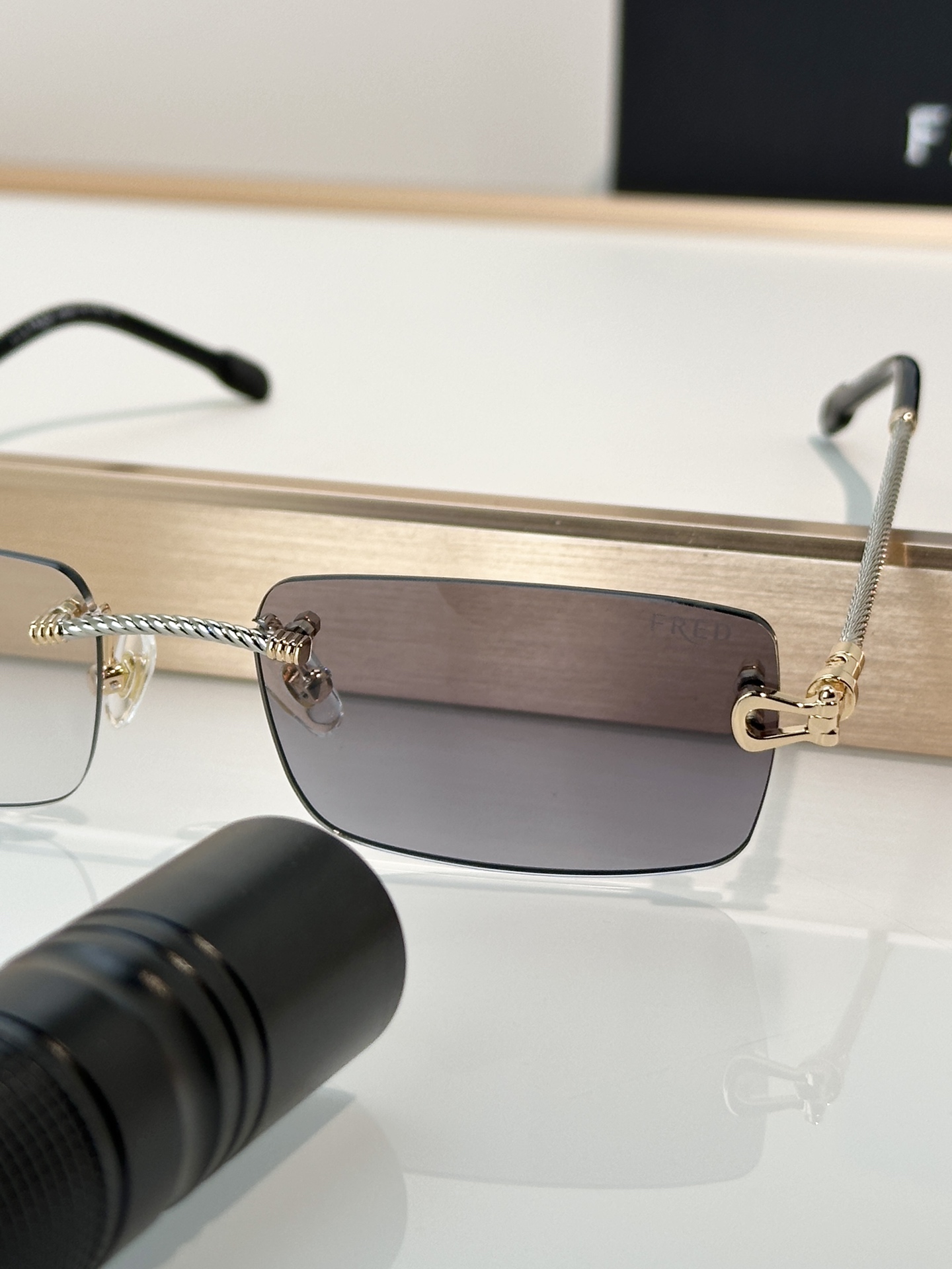 Designer Sunglasses FG40092U