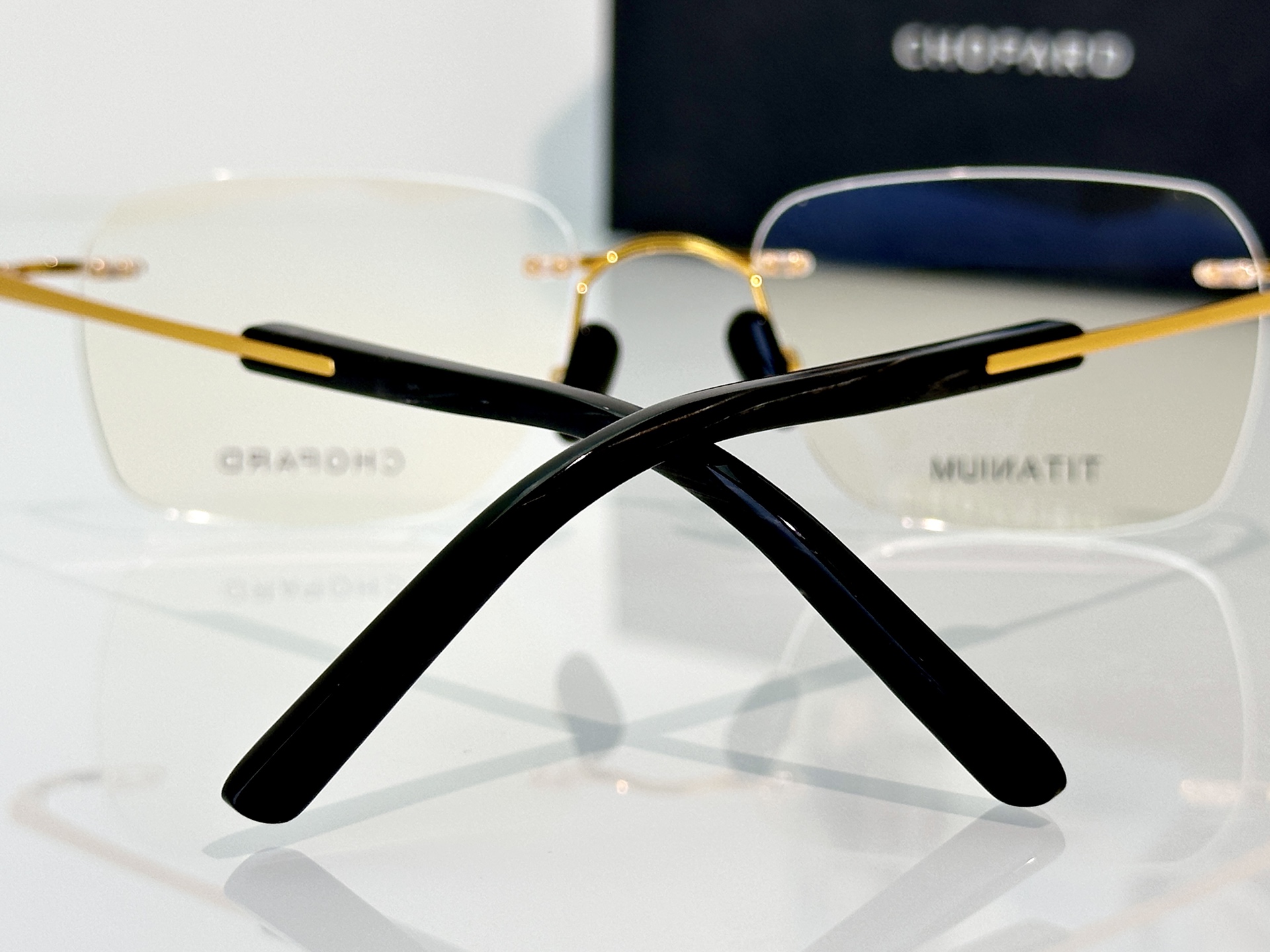 Designer Sunglasses VCHM20J